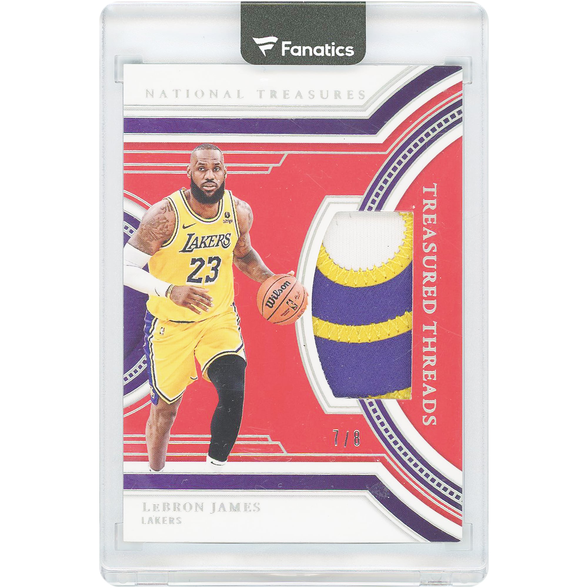 Carte LeBron James Los Angeles Lakers 2023-24 Panini National Treasures Treasured Threads International Red Relic #TD-LBJ #7/8