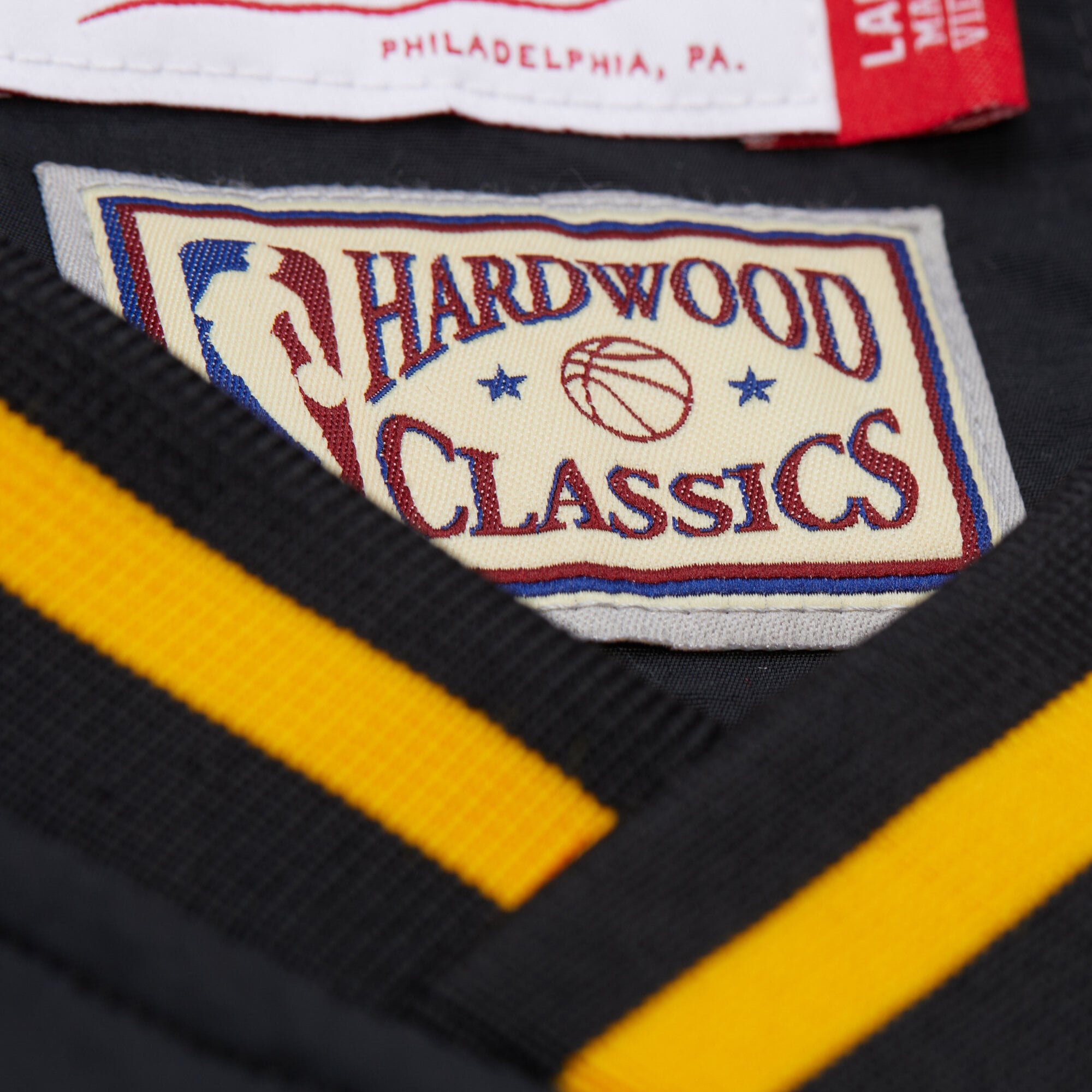 Pull raglan classique à col en V Mitchell & Ness noir pour homme