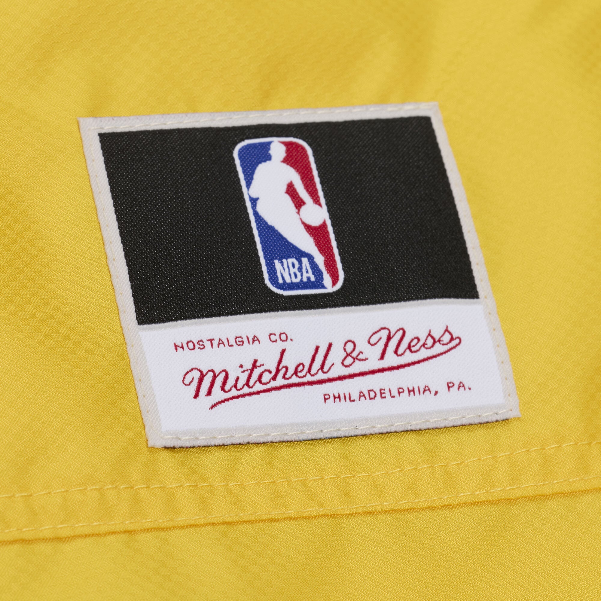 Veste coupe-vent demi-zip Mitchell & Ness Gold Los Angeles Lakers pour homme