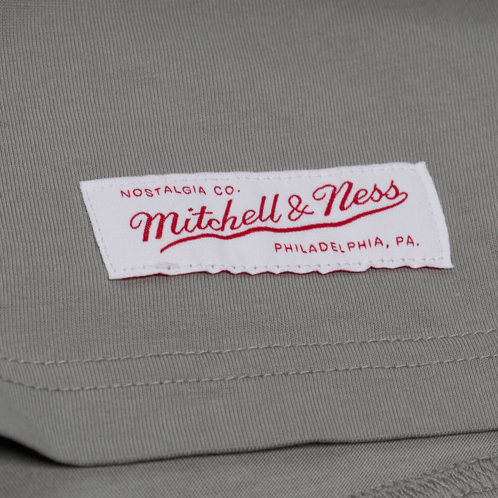 T-shirt Mitchell & Ness gris Los Angeles Lakers Core Essentials pour homme