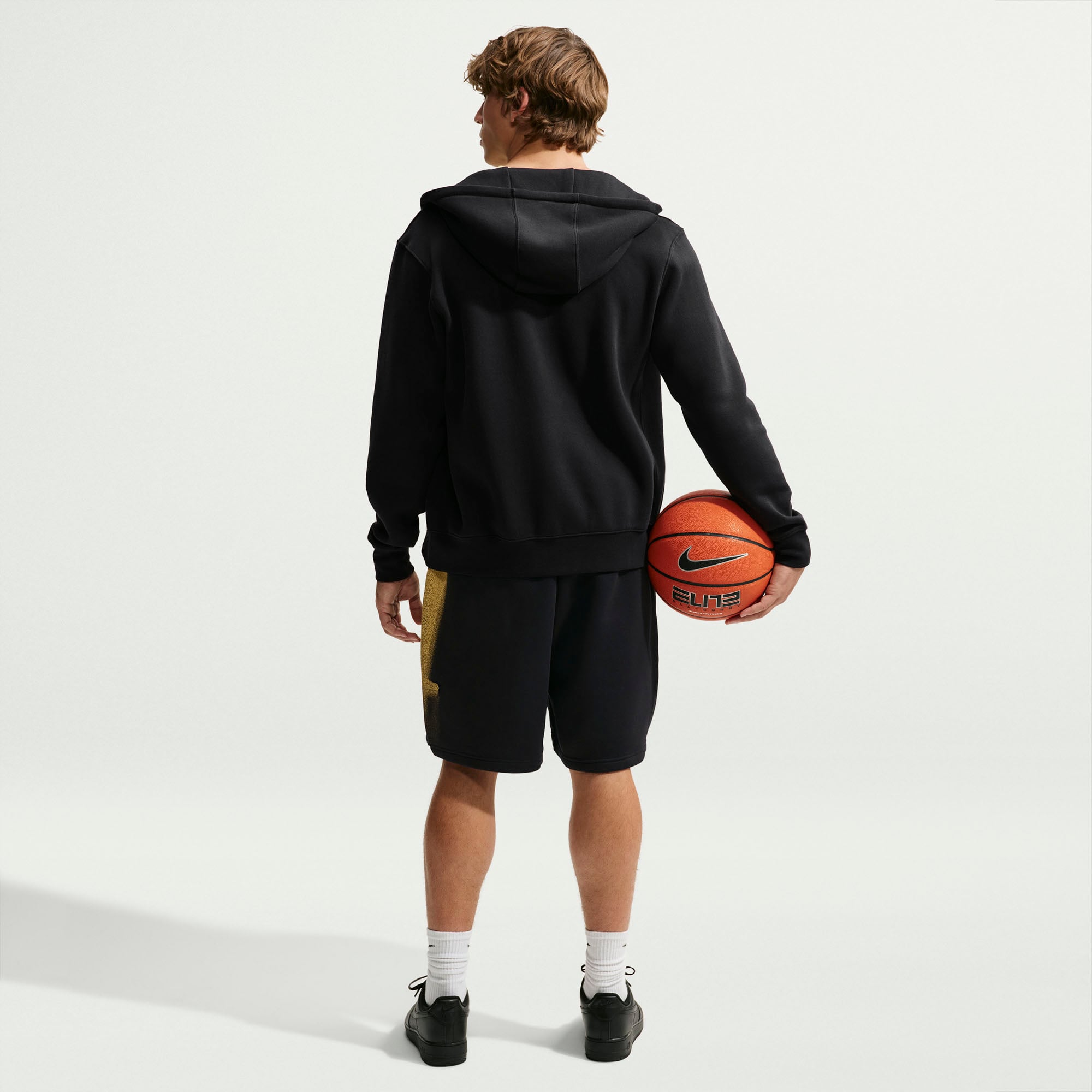 Short de sport Nike Icon en polaire noire Los Angeles Lakers 2026 Standard Issue pour homme