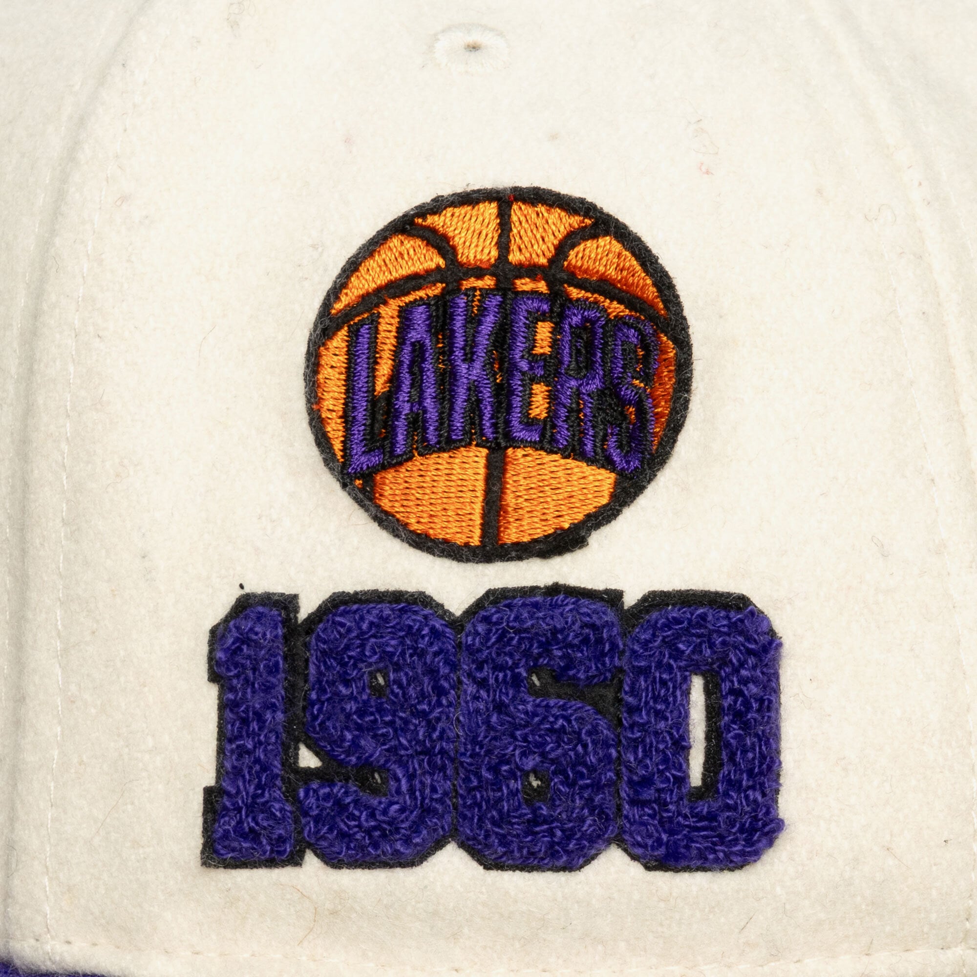 Casquette unisexe Mitchell & Ness crème Los Angeles Lakers Team Pro ajustable