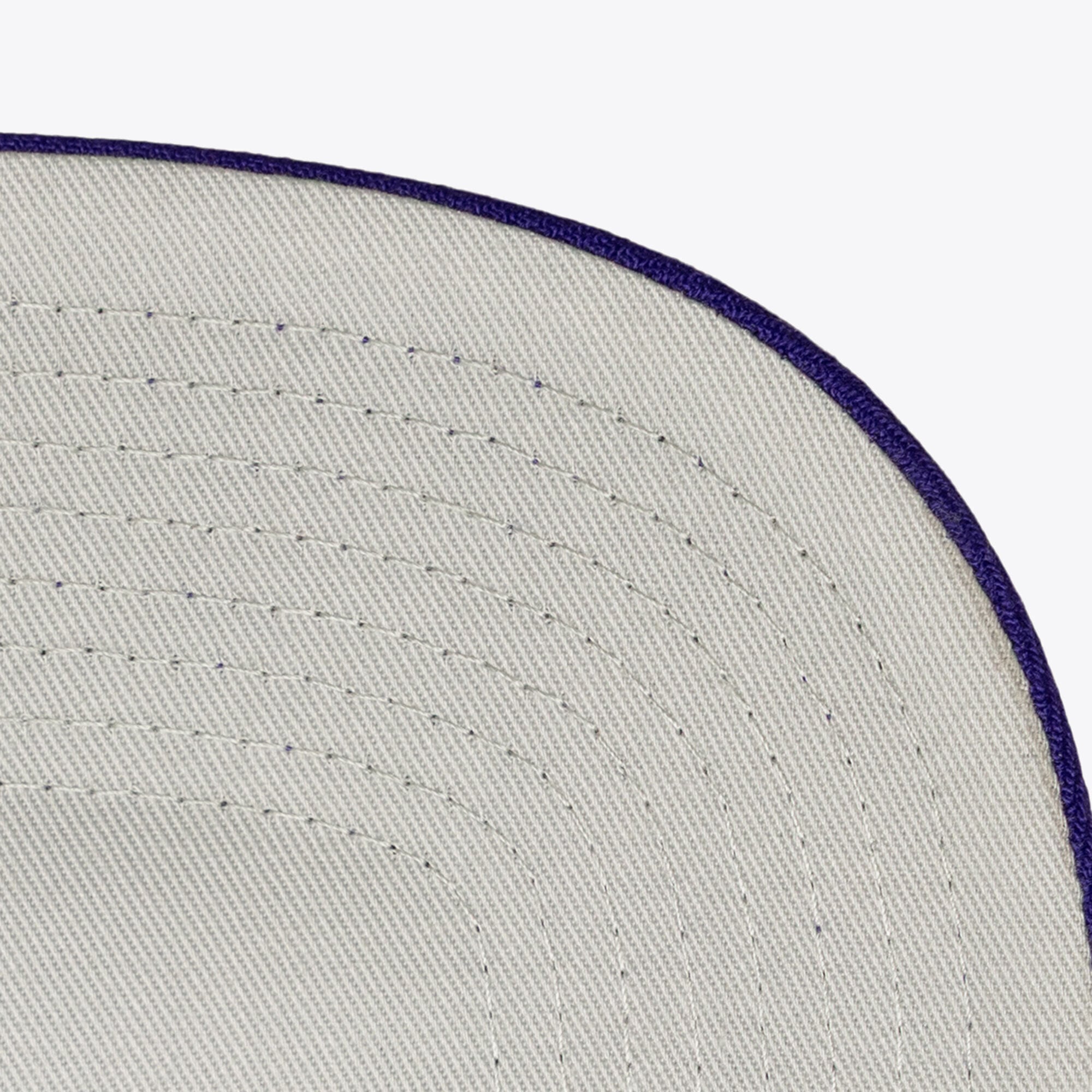 Casquette unisexe Mitchell & Ness crème Los Angeles Lakers Team Pro ajustable