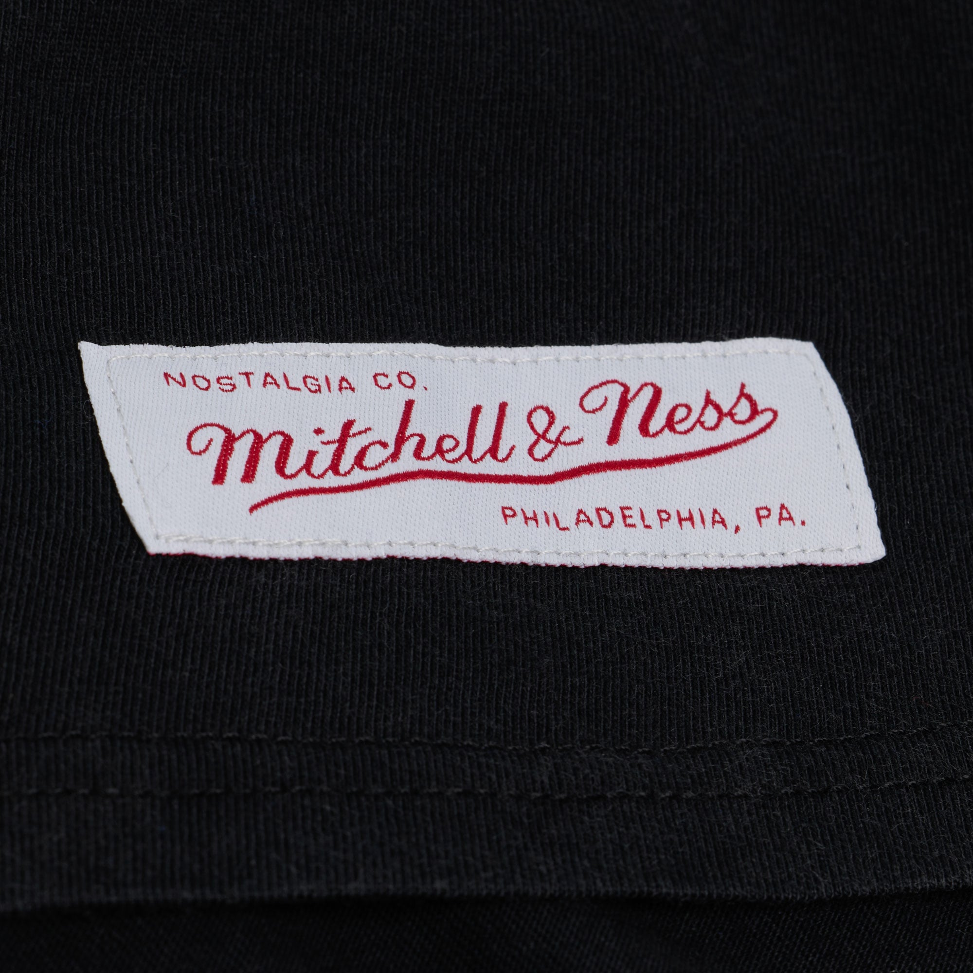 T-shirt court à imprimé graphique noir Mitchell & Ness Los Angeles Lakers pour femme