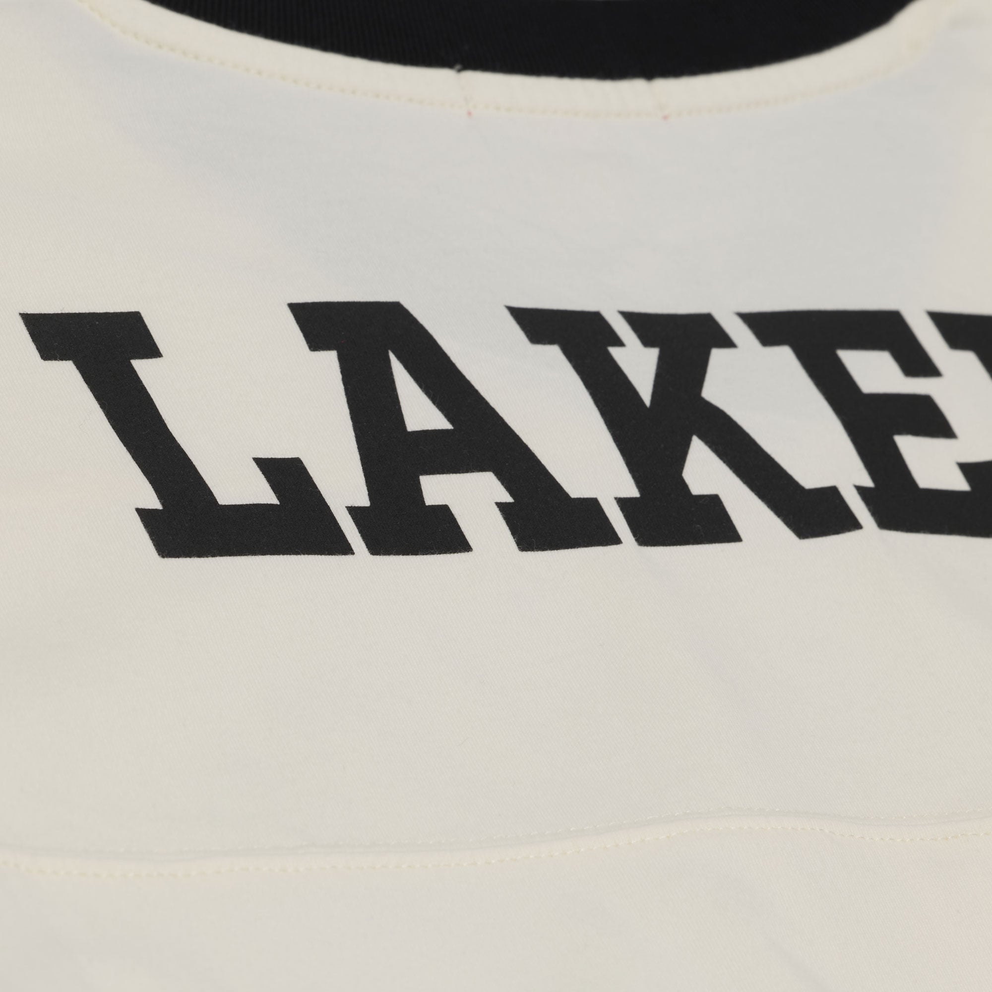 T-shirt Mitchell & Ness crème pour femme, Los Angeles Lakers Retro Roots Hardwood Classics, coupe courte carrée et col en V