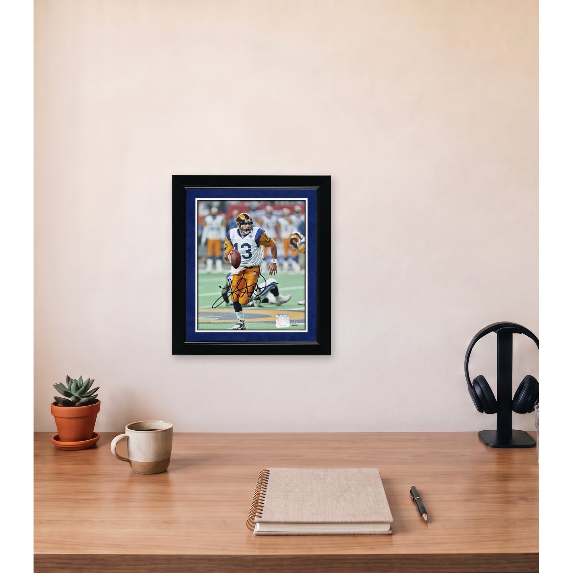 Photo dépliable 8" x 10" de Kurt Warner, joueur des Rams de Los Angeles, lors du Super Bowl XXXIV, autographiée