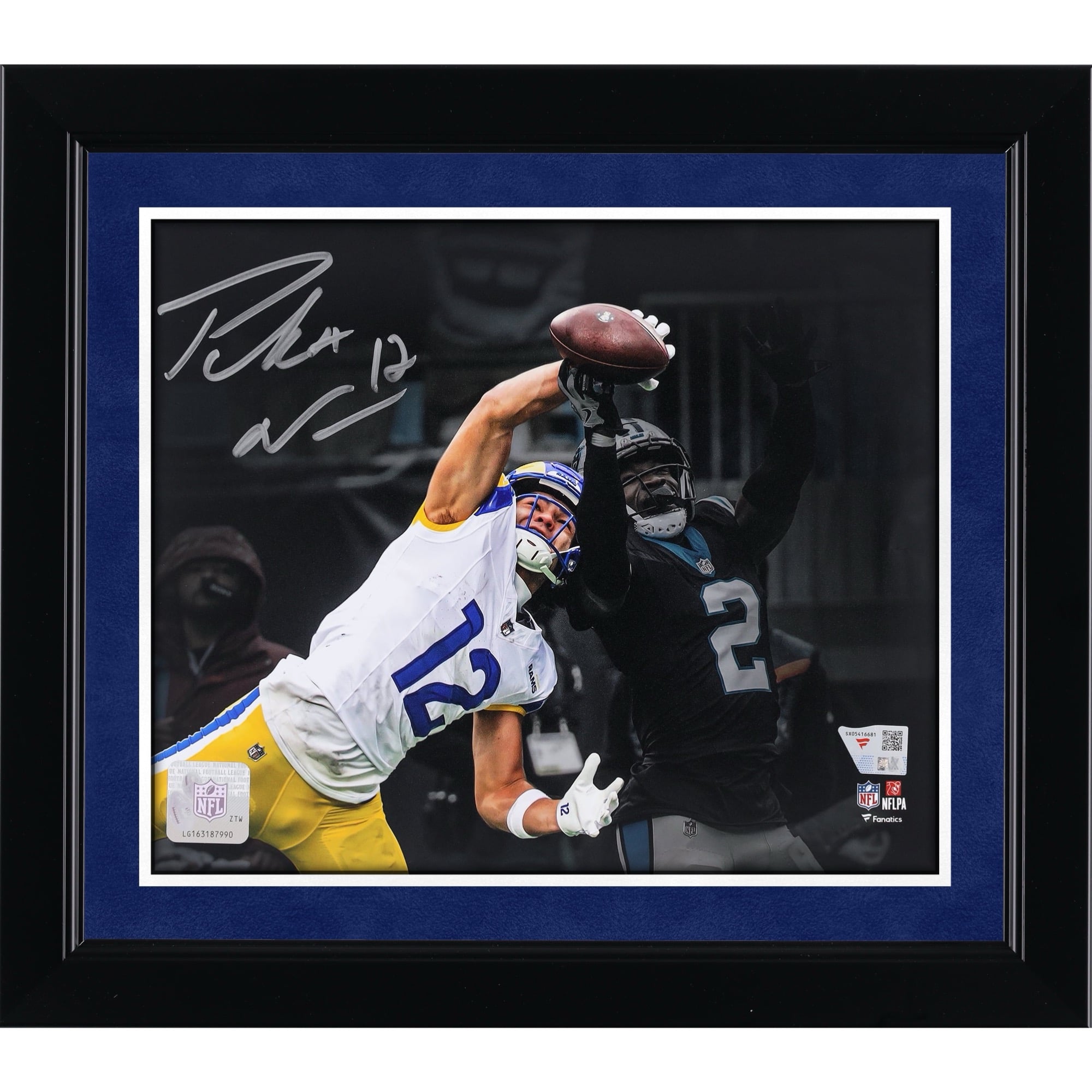 Photo dédicacée de Puka Nacua (Los Angeles Rams), format 20 x 25 cm, prise à une main.