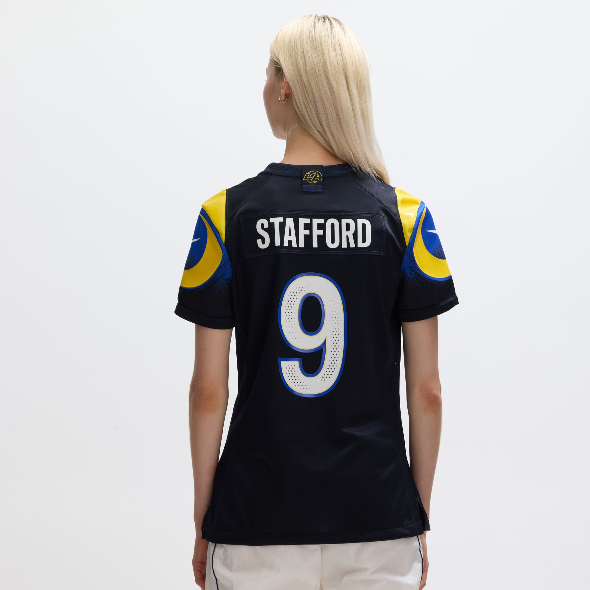 Maillot de match Nike Matthew Stafford bleu foncé la collection Rivalries des Los Angeles Rams pour femmes