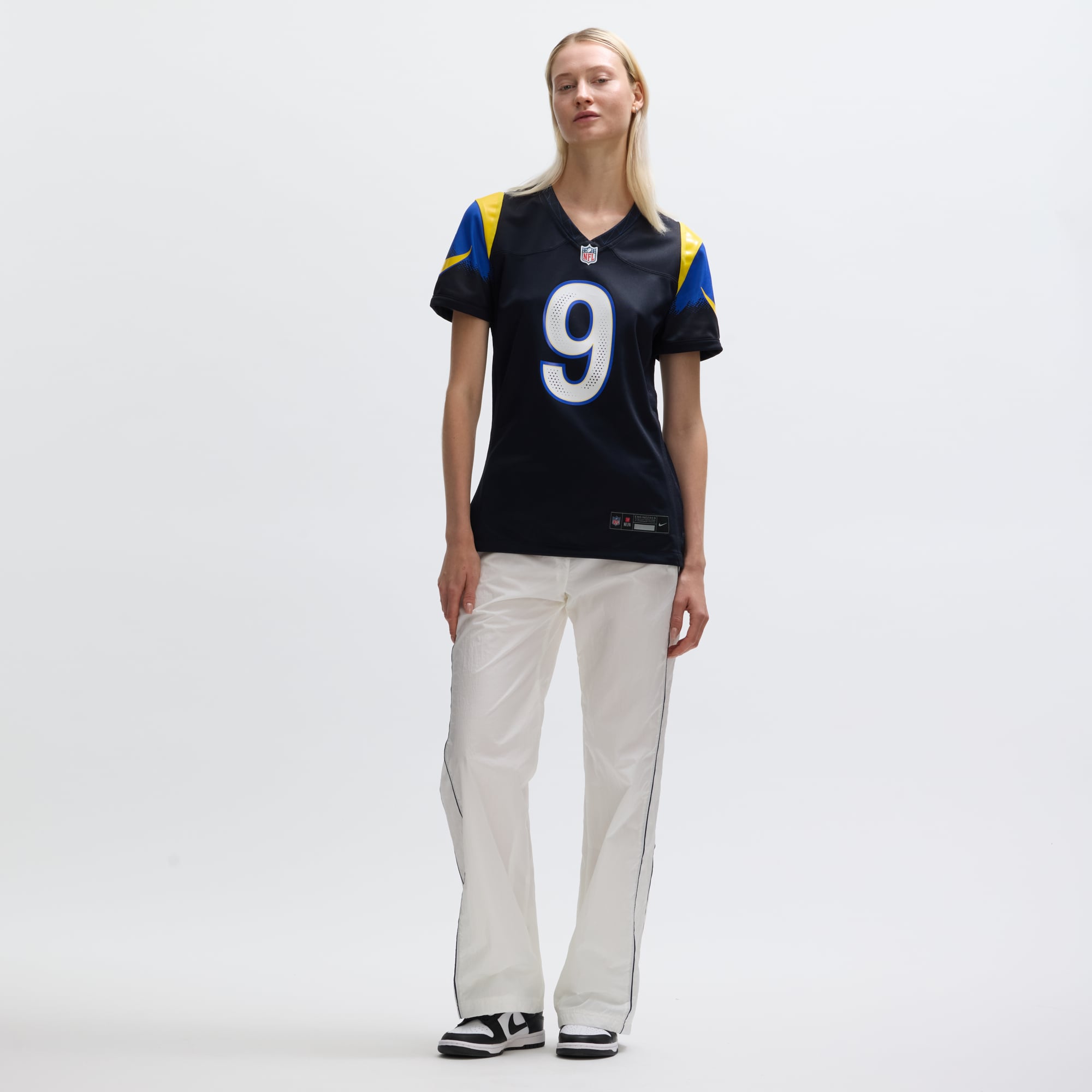 Maillot de match Nike Matthew Stafford bleu foncé la collection Rivalries des Los Angeles Rams pour femmes