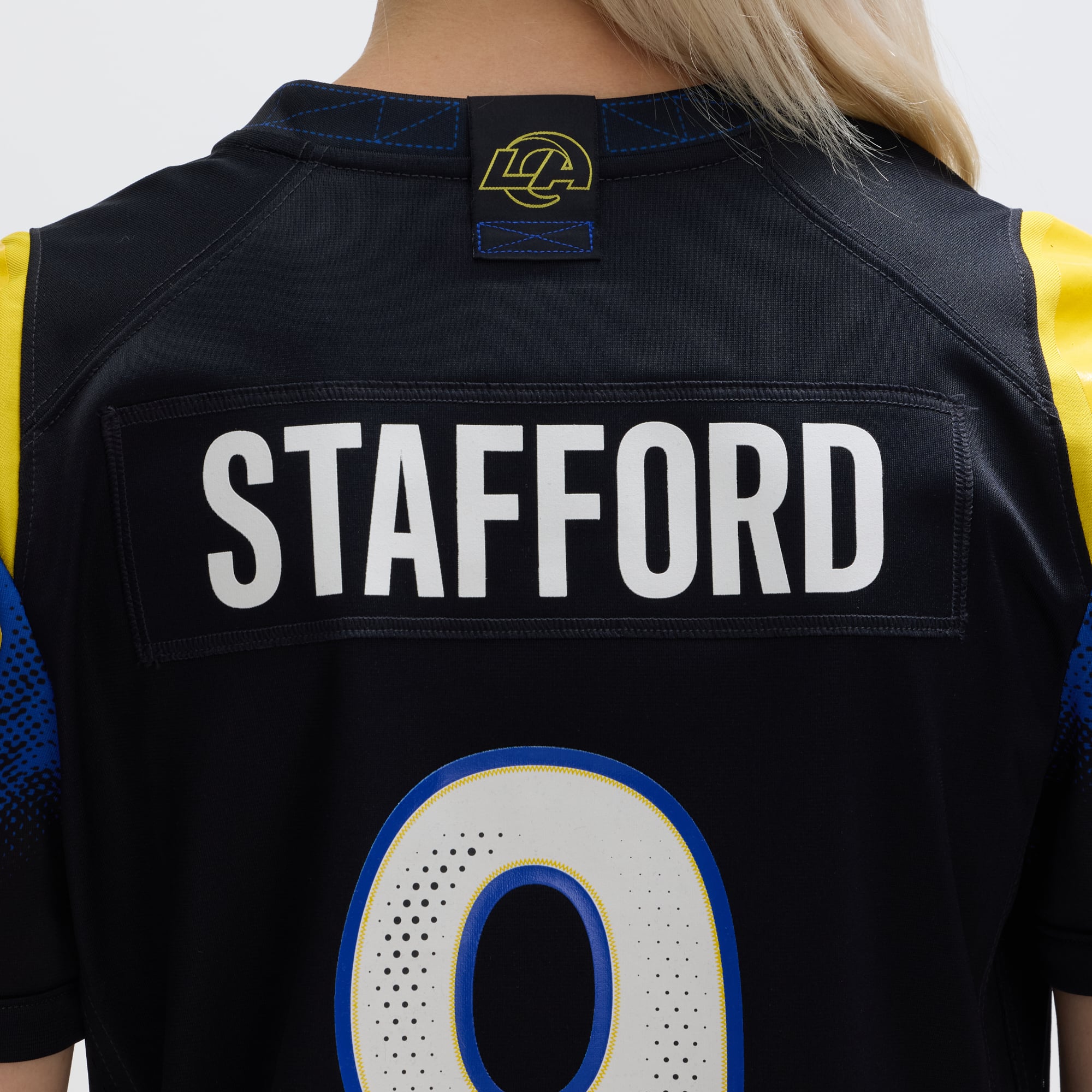 Maillot de match Nike Matthew Stafford bleu foncé la collection Rivalries des Los Angeles Rams pour femmes