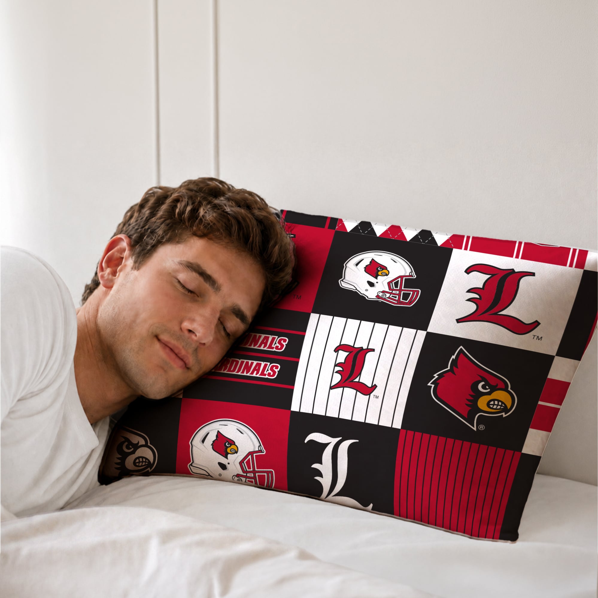 Ensemble de literie trois pièces à carreaux patchwork Pegasus Louisville Cardinals, format grand/queen.