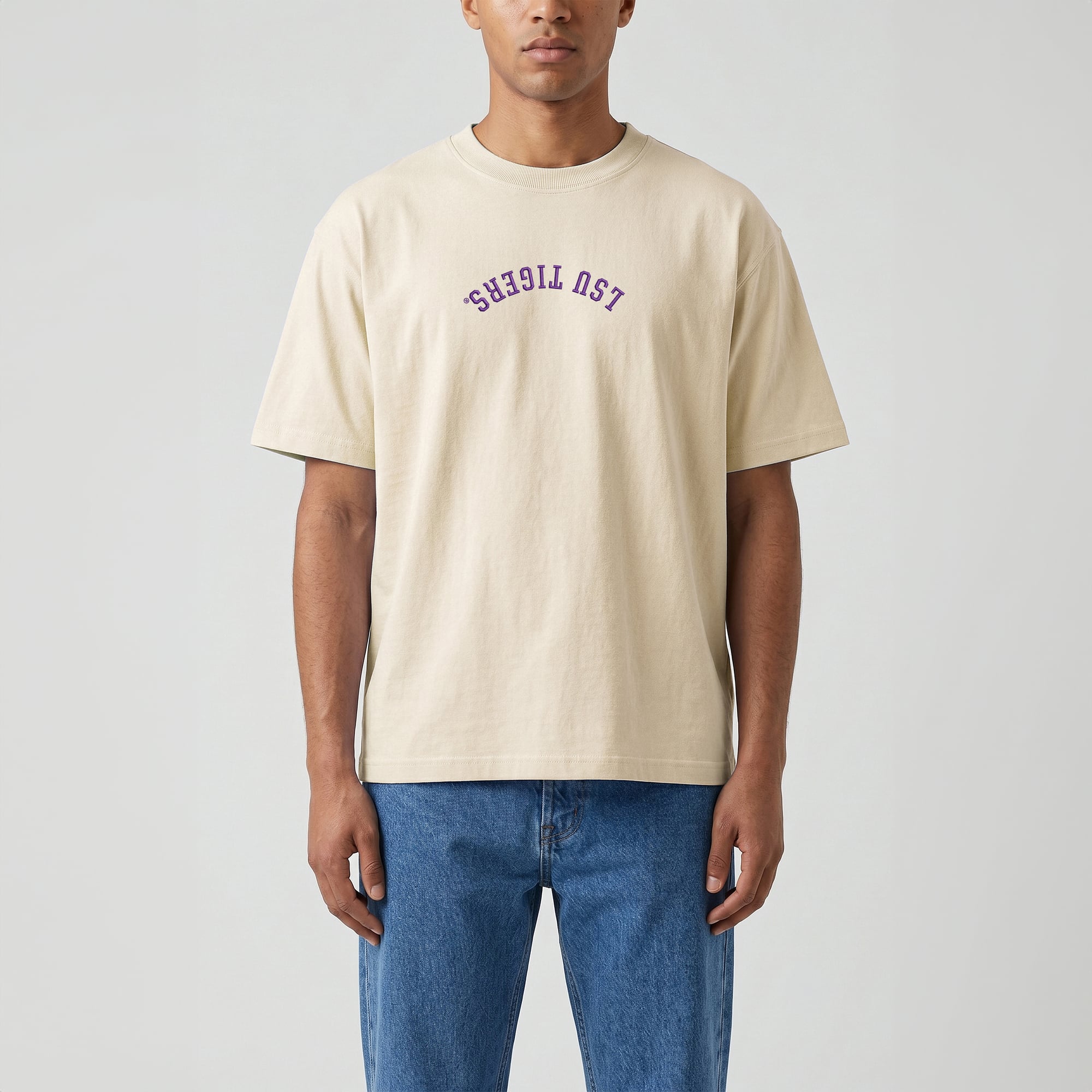 T-shirt vintage épais crème Uscape Apparel pour homme, avec broderie à l'envers des LSU Tigers.