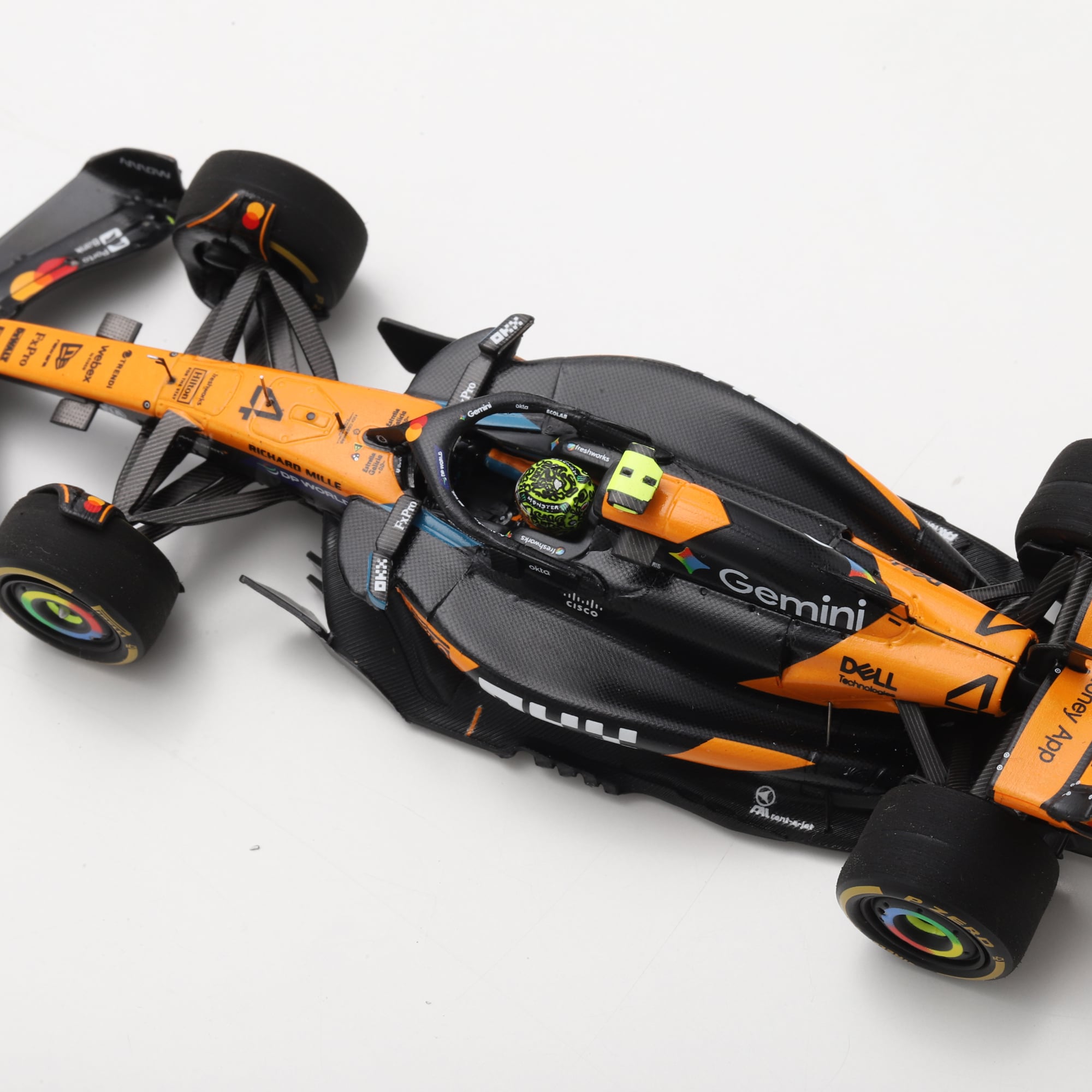 Voiture miniature Spark Models Formule 1 McLaren F1 Team à l'échelle 1/43