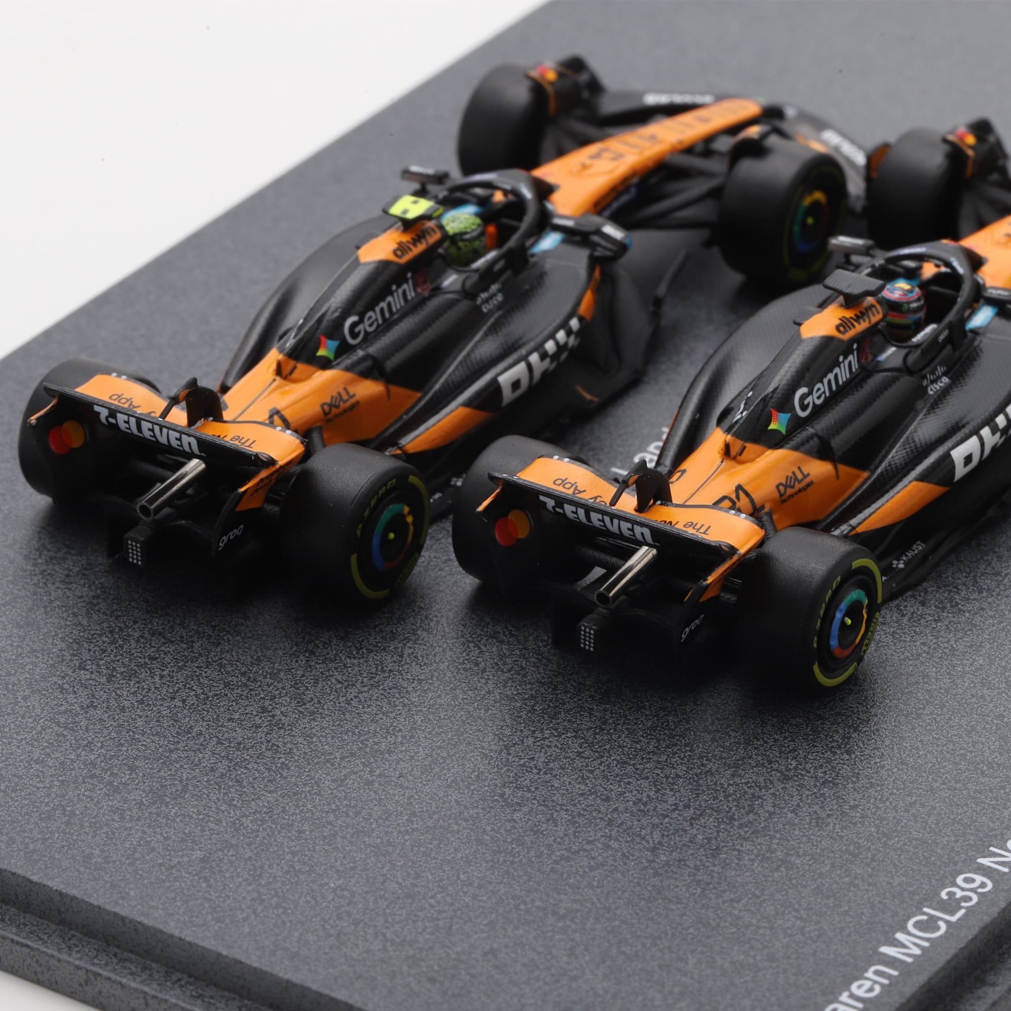 Spark Models McLaren F1 Team #4 et #81 Champion des constructeurs 2025 Coffret de voitures miniatures moulées sous pression à l'échelle 1:64