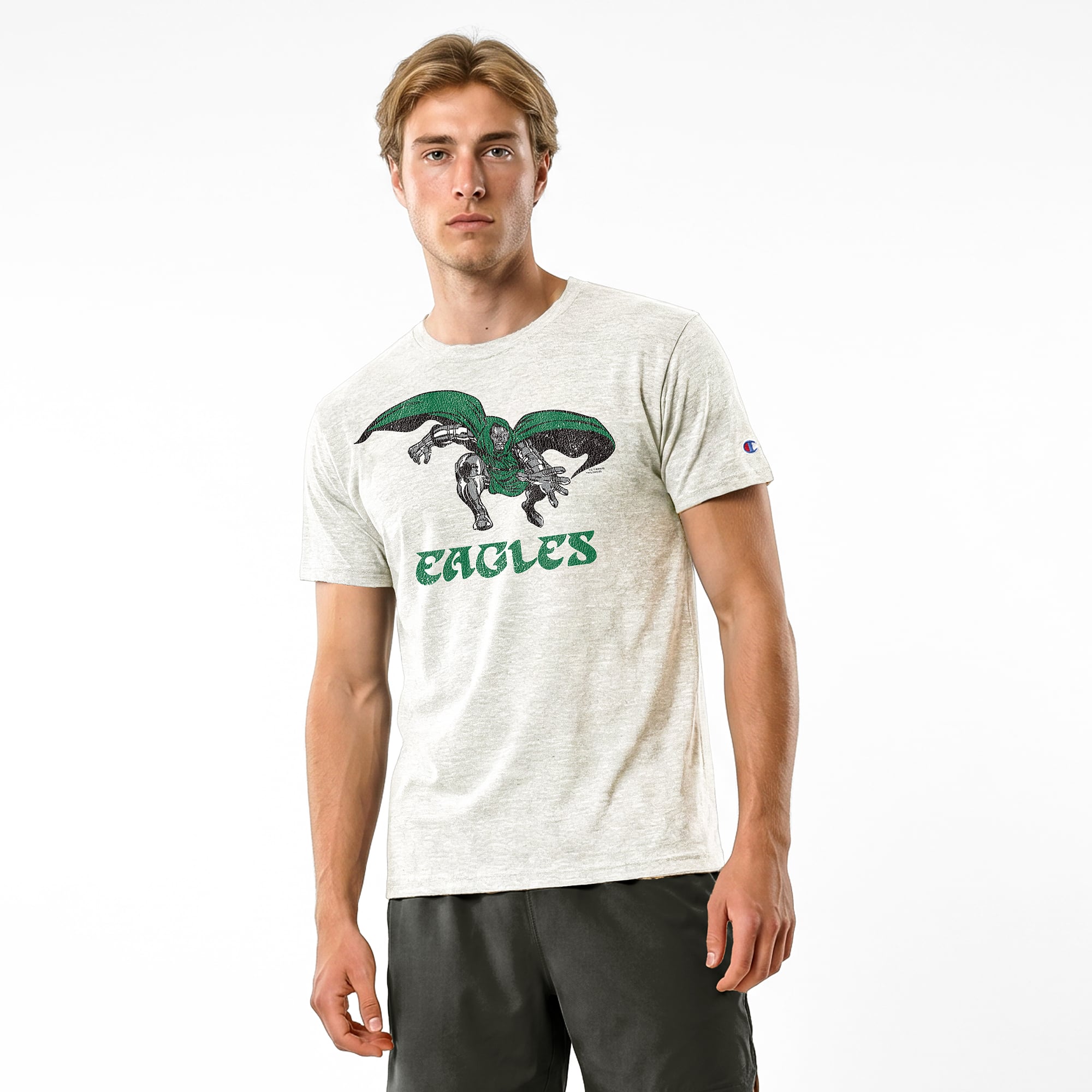 T-shirt homme Disney x Champion crème Philadelphia Eagles Docteur Doom en mélange de trois matières