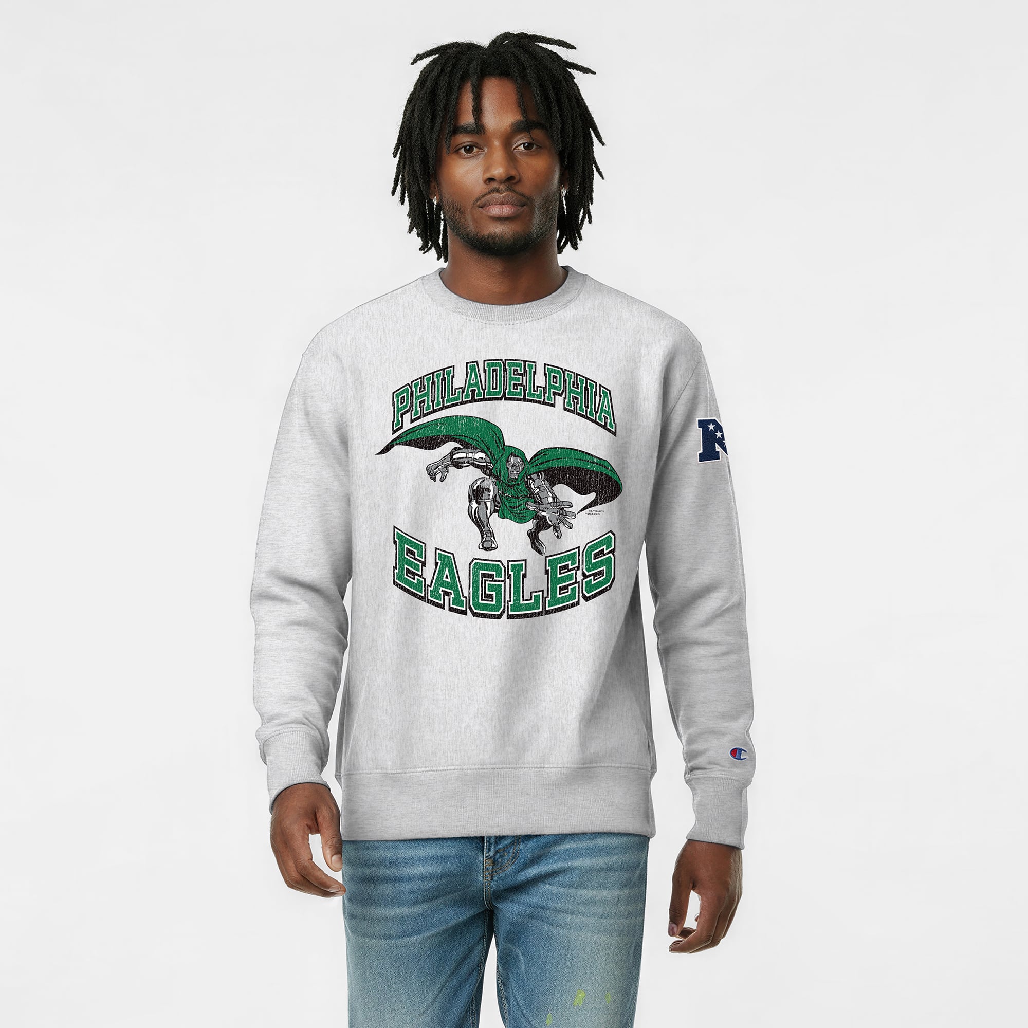 Sweat-shirt homme Disney x Champion gris chiné Philadelphia Eagles Doctor Doom Reverse Weave