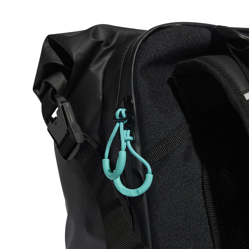Mercedes AMG Petronas adidas F1 アダプティブ パッキング システム 