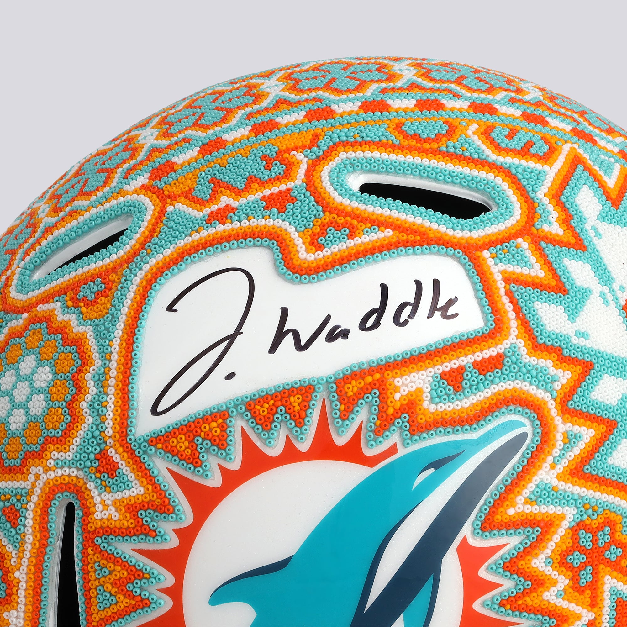 Casque réplique Riddell Speed ​​autographié par Jaylen Waddle (Miami Dolphins) - Illustration par Soul Made Arte
