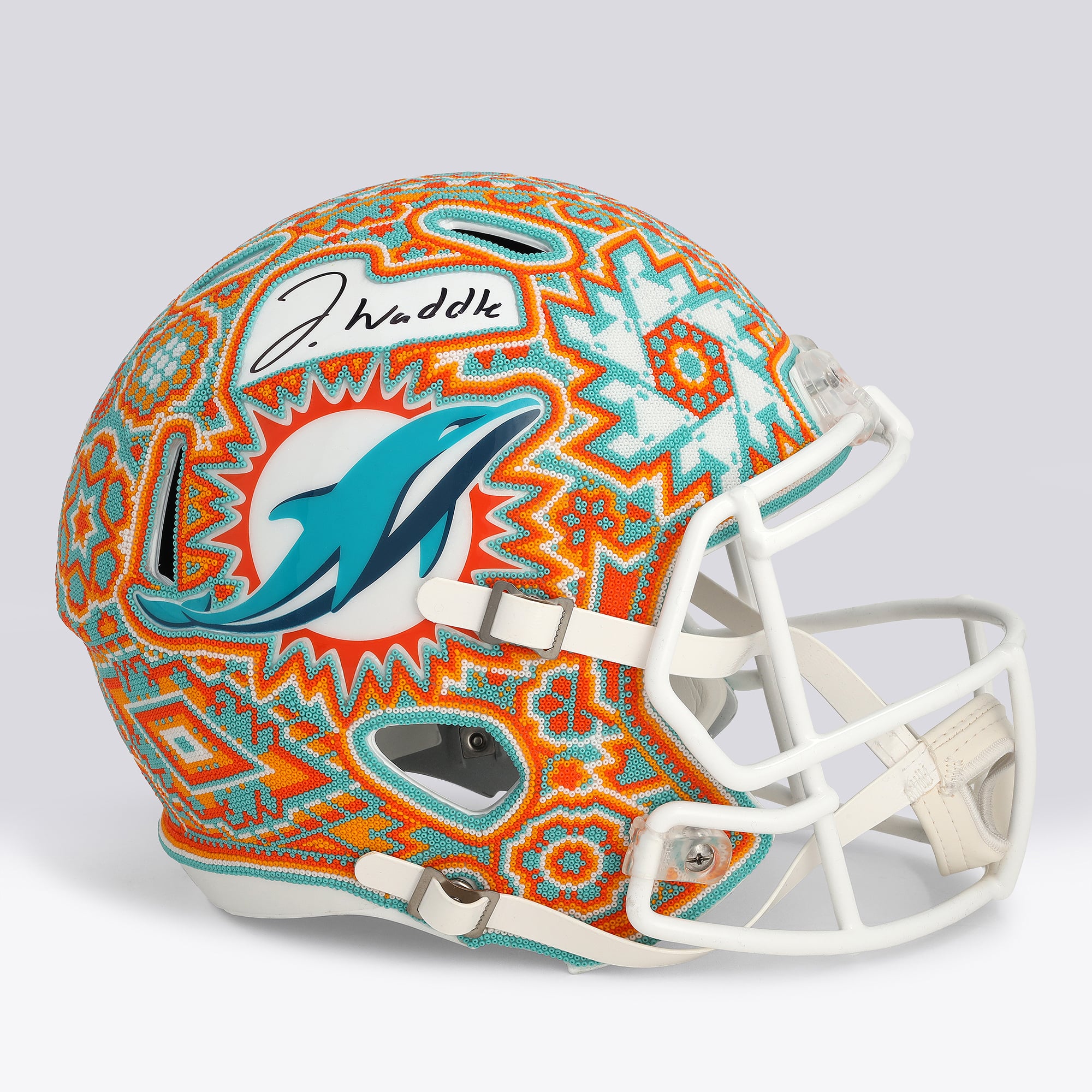 Casque réplique Riddell Speed autographié par Jaylen Waddle (Miami Dolphins) - Illustration par Soul Made Arte