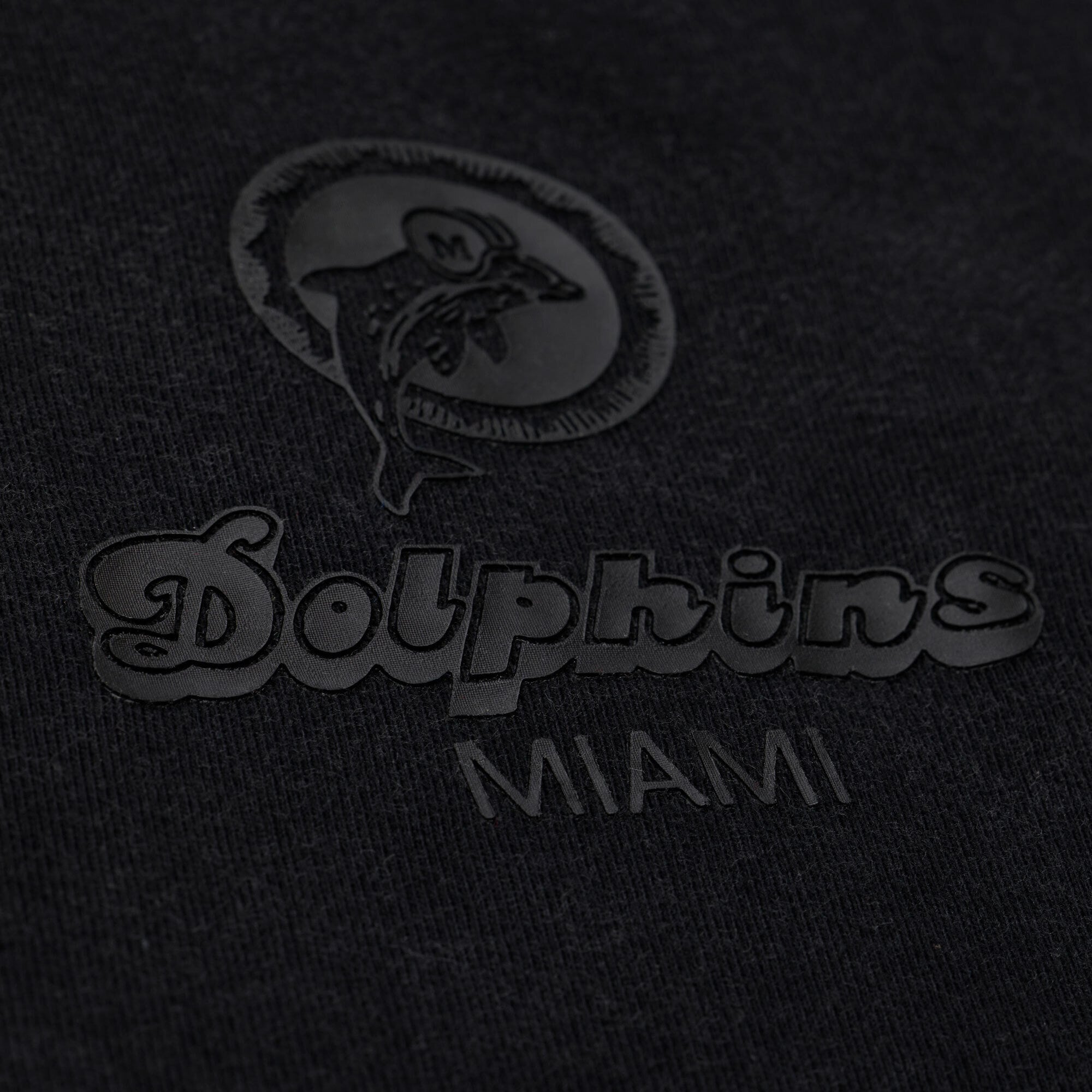 T-shirt Mitchell & Ness noir pour homme, motif micro-logo Miami Dolphins Core Essentials