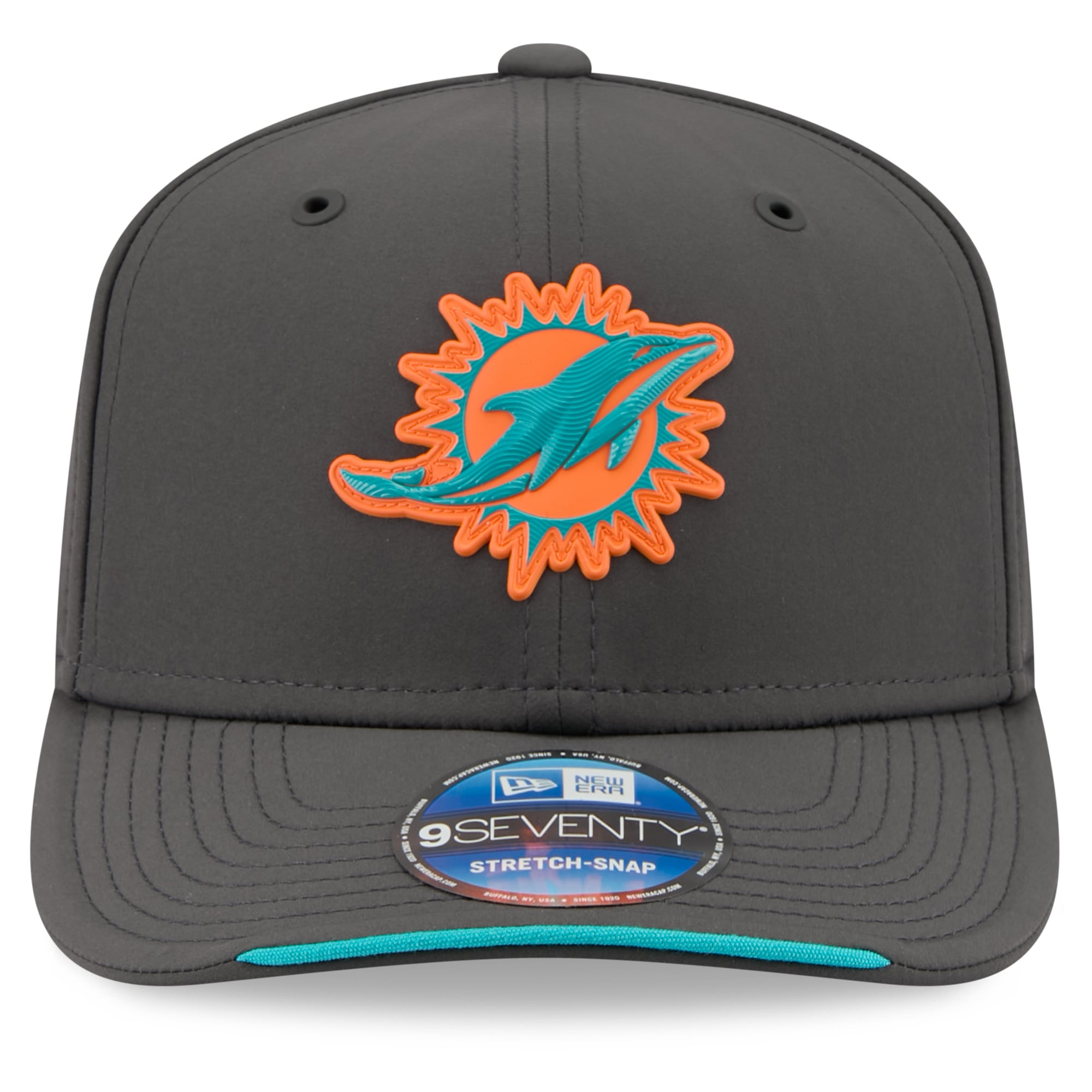 Casquette ajustable New Era anthracite Miami Dolphins 2026 Sideline pour homme, modèle 9SEVENTY, idéale pour les temps froids.