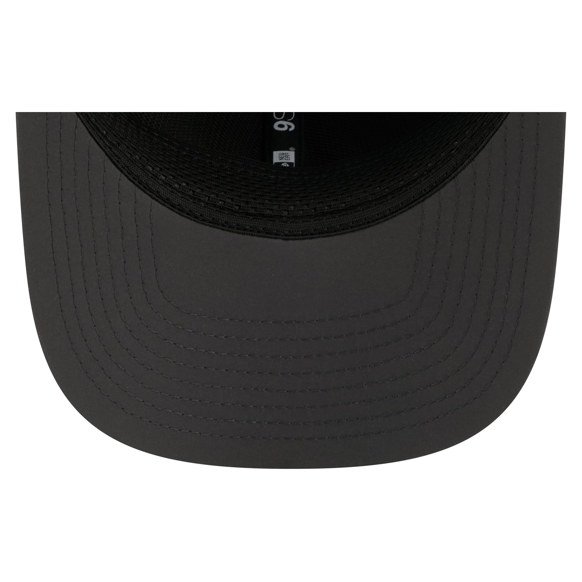 Casquette ajustable New Era anthracite Miami Dolphins 2026 Sideline pour homme, modèle 9SEVENTY, idéale pour les temps froids.