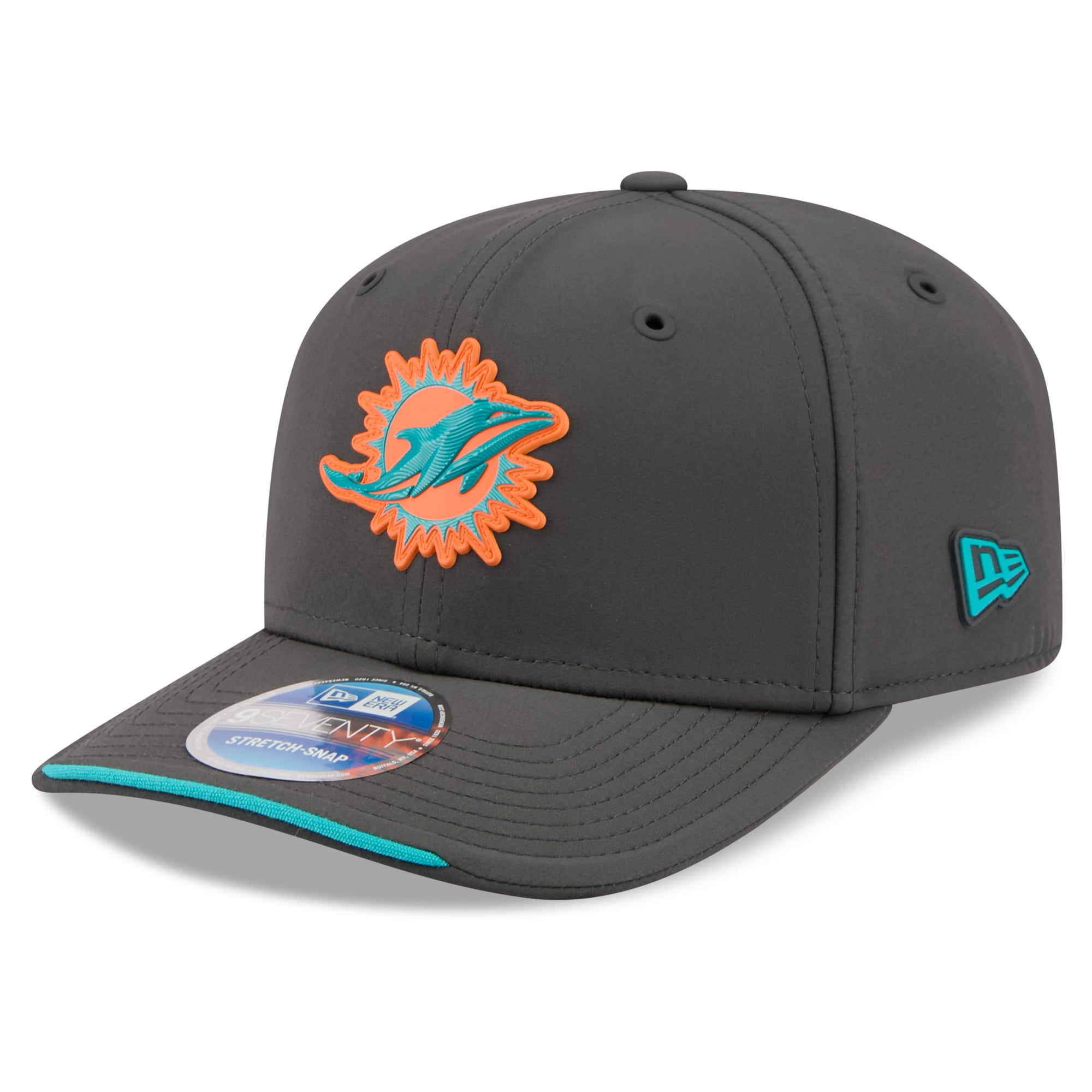 Casquette ajustable New Era anthracite Miami Dolphins 2026 Sideline pour homme, modèle 9SEVENTY, idéale pour les temps froids.
