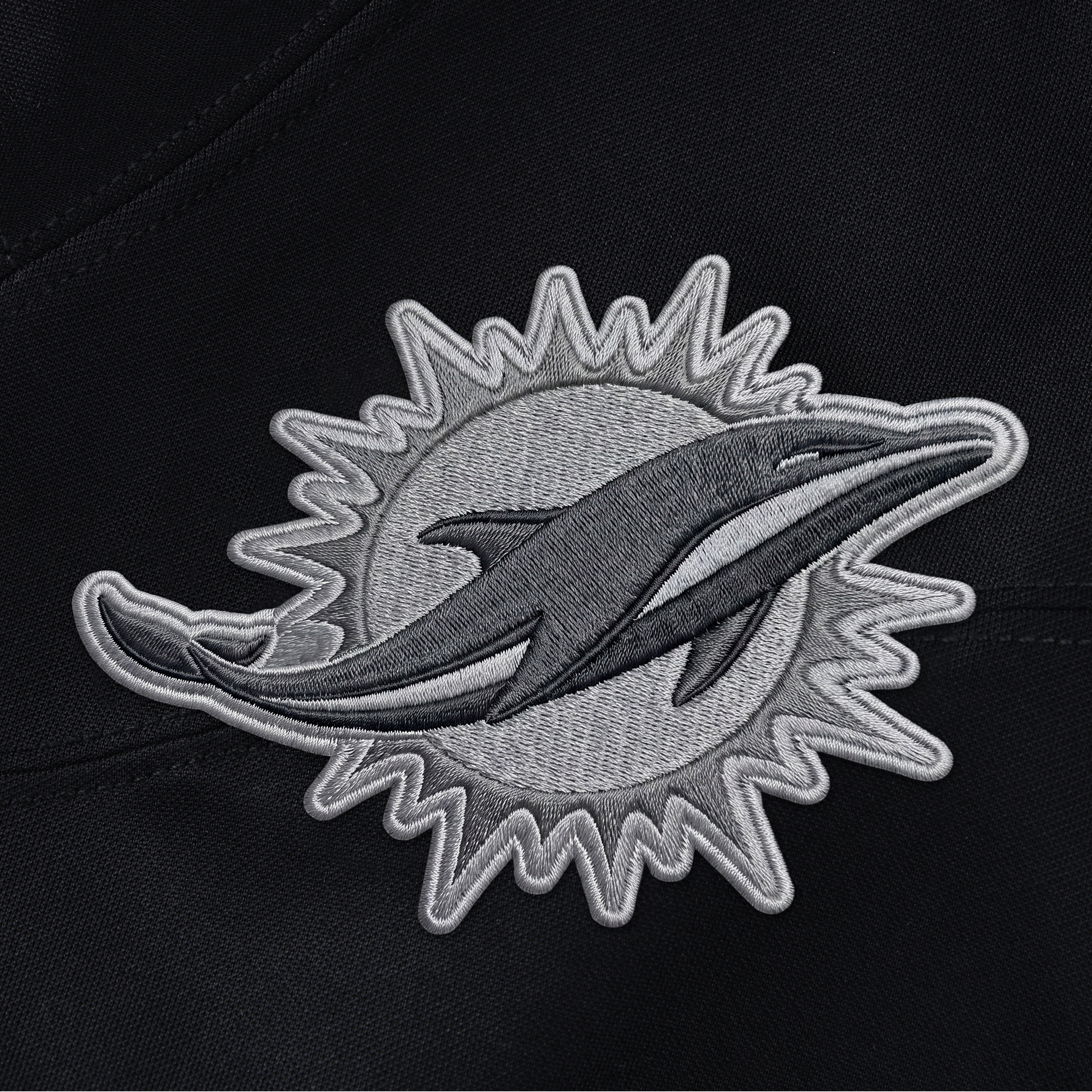 Maillot Nike De’Von Achane noir Miami Dolphins 2026 Salute to Service, édition limitée cousue
