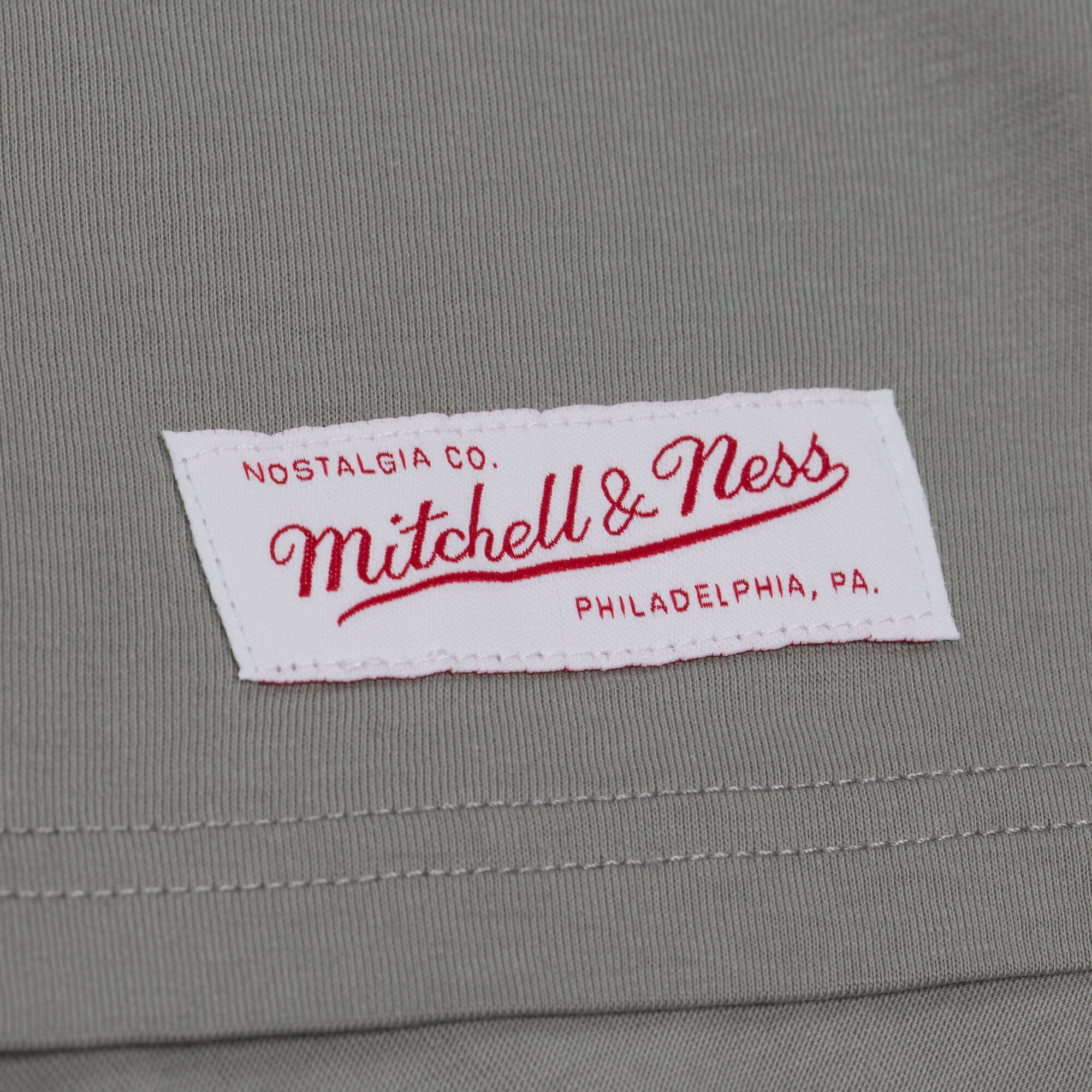 T-shirt court et carré à motif graphique urbain Mitchell & Ness pour femme, gris, Miami Dolphins