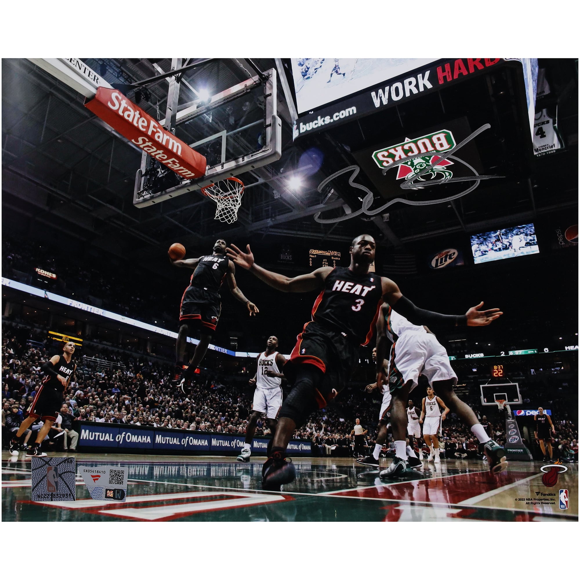 Dwyane Wade Miami Heat Autographed 8" x 10" Alley-Oop Photograph