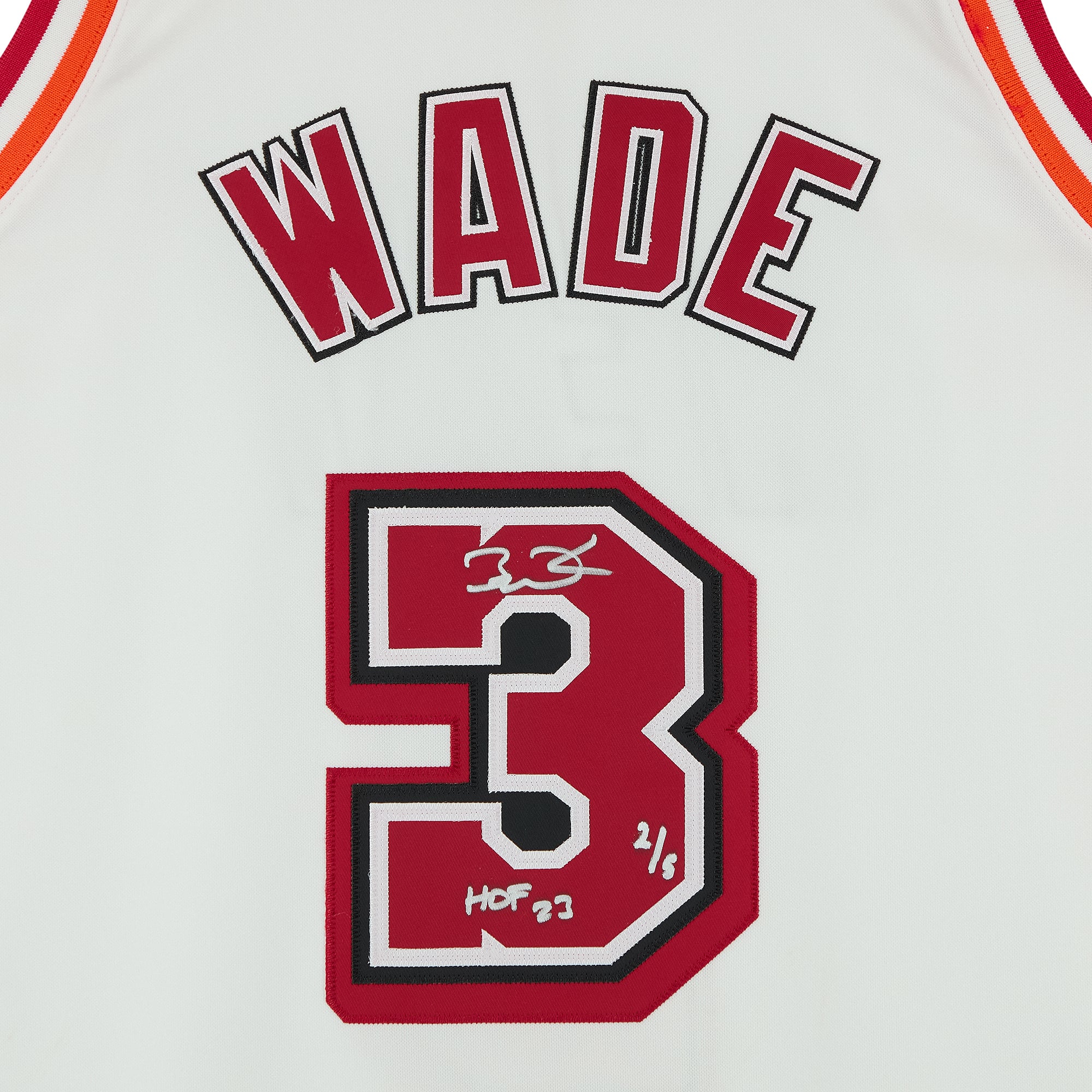 Maillot authentique Mitchell & Ness Hardwood Classics 2007 blanc, signé par Dwyane Wade (Miami Heat), avec inscription « HOF 23 » - Édition limitée à 5 exemplaires