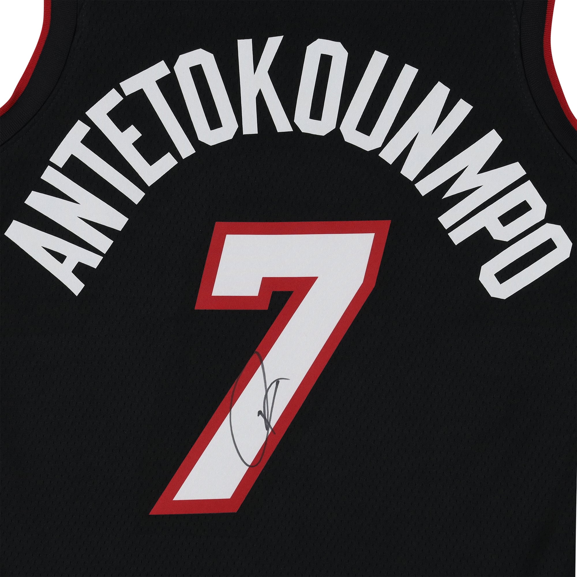 Maillot Nike Icon Swingman noir autographié par Giannis Antetokounmpo du Miami Heat
