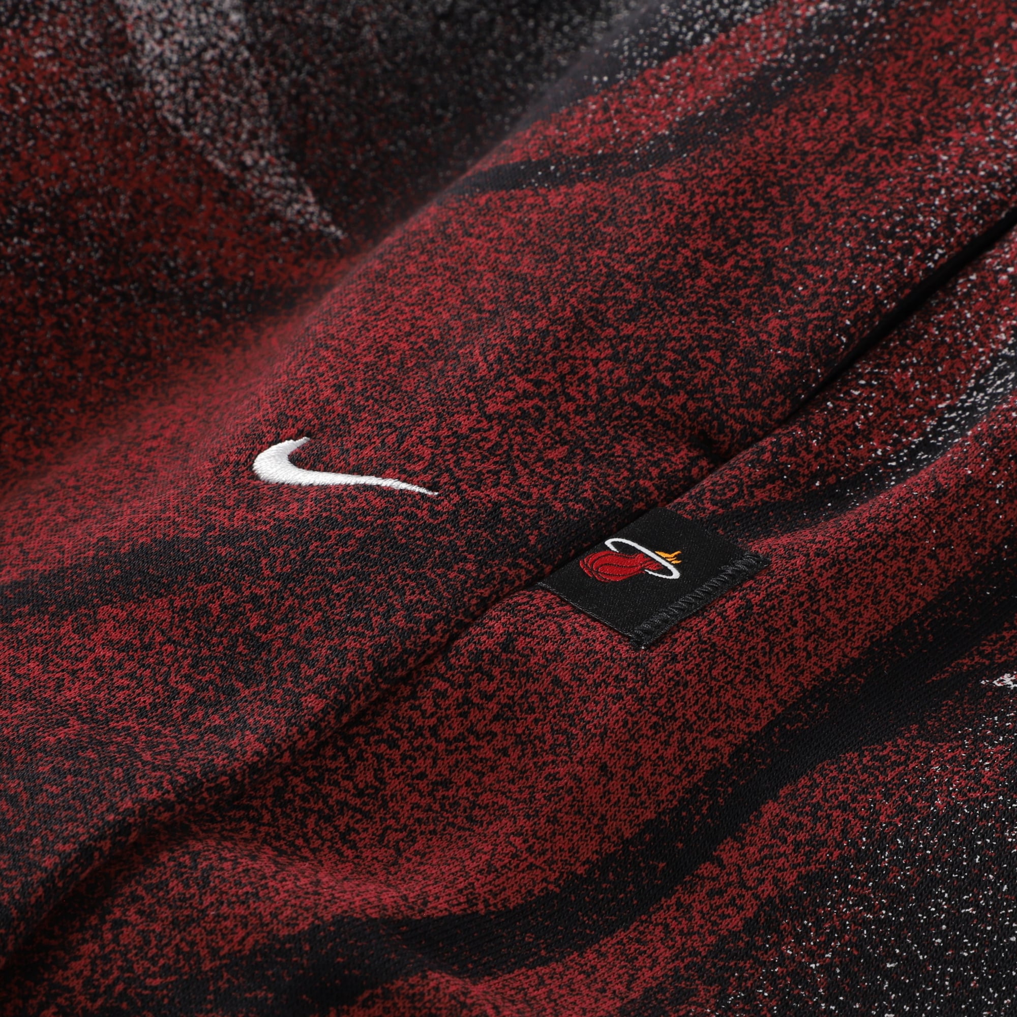 Short de sport Nike Miami Heat 2026 Standard Issue pour homme, en molleton noir.