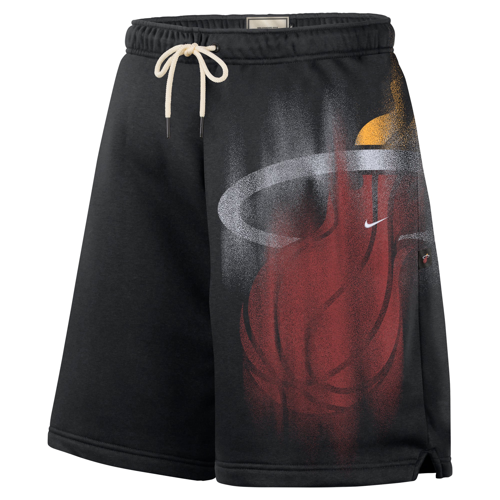 Short de sport Nike Miami Heat 2026 Standard Issue pour homme, en molleton noir.
