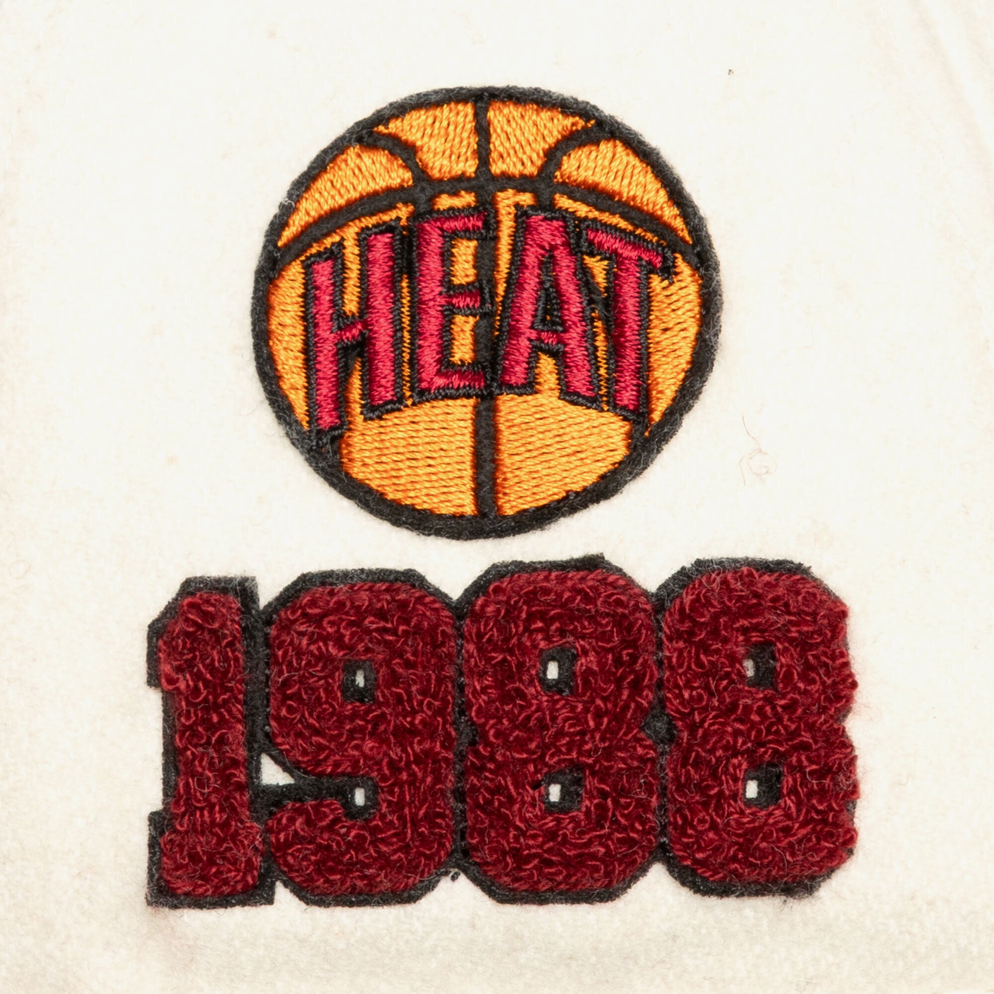 Casquette unisexe Mitchell & Ness crème Miami Heat Team Pro ajustable