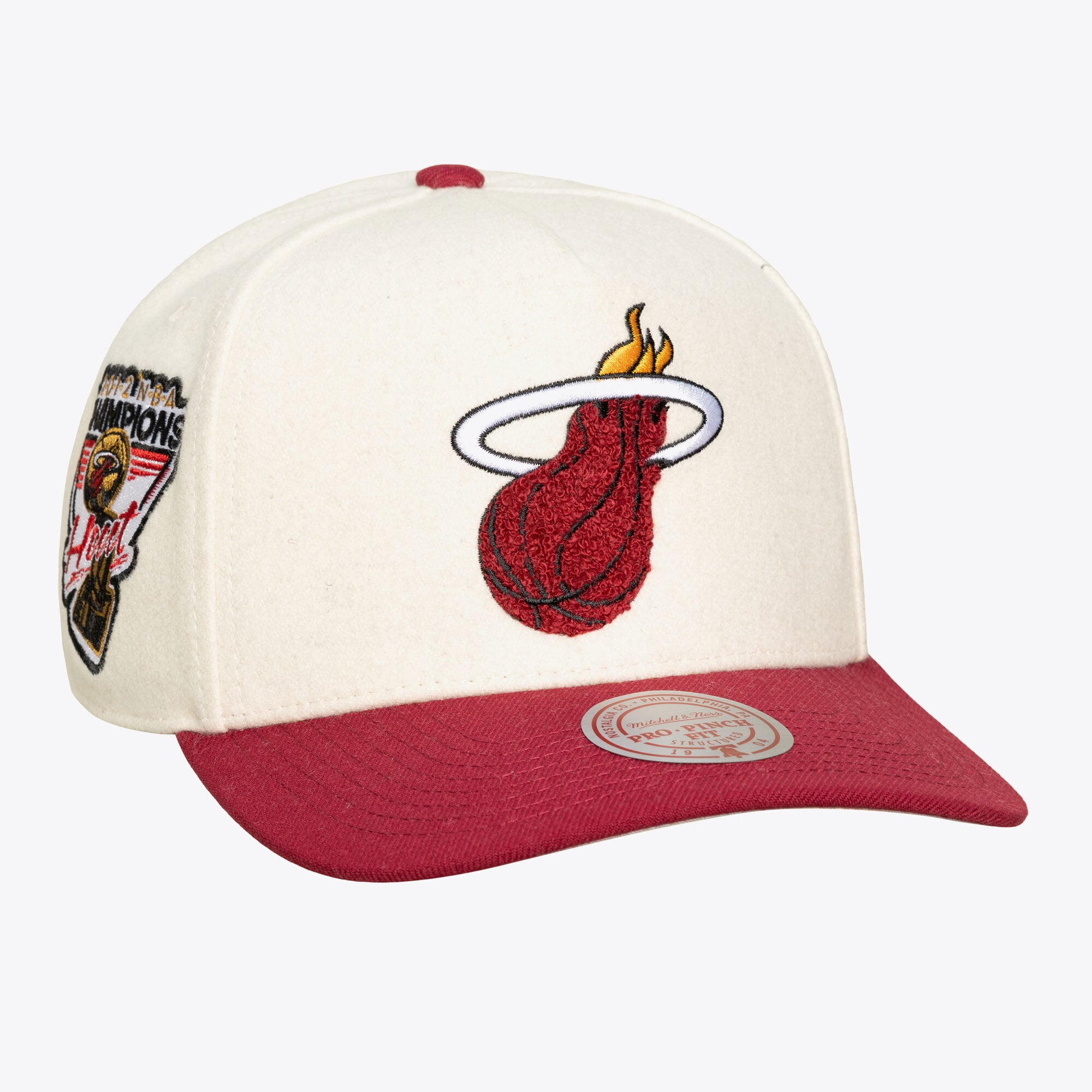 Unisex Mitchell & Ness Cream Miami Heat Cream Team Pro Adjustable Hat