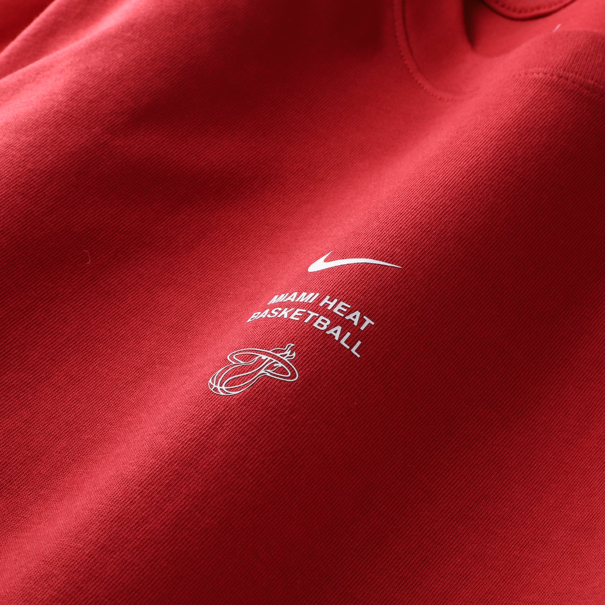 T-shirt d'entraînement Nike rouge Miami Heat 2026 pour jeunes, modèle standard