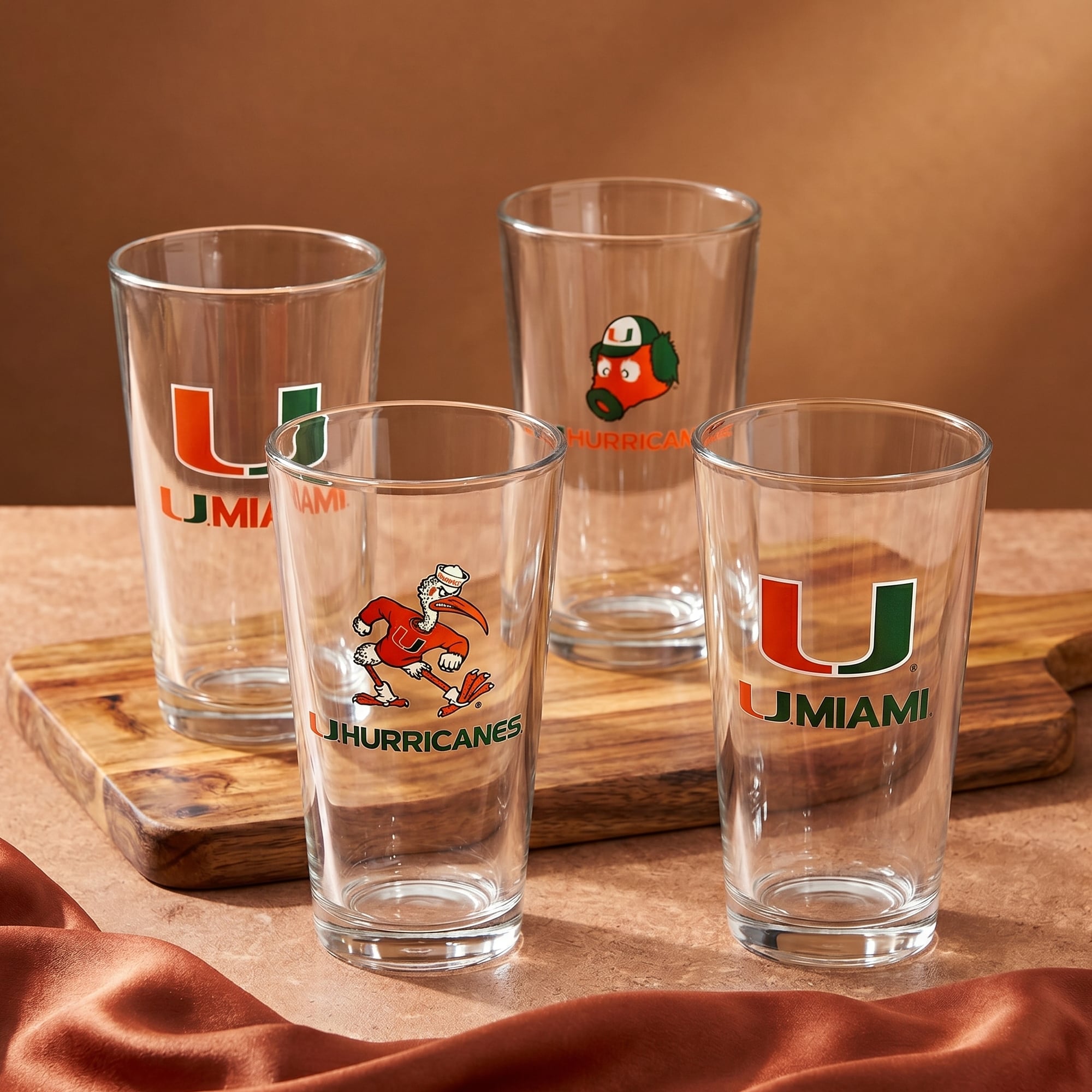 Ensemble de quatre verres à bière de collection Miami Hurricanes de 473 ml (16 oz).