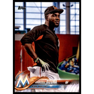 2018 Topps Base Set Photo Variations #132 Marcell Ozuna/Black pullover
