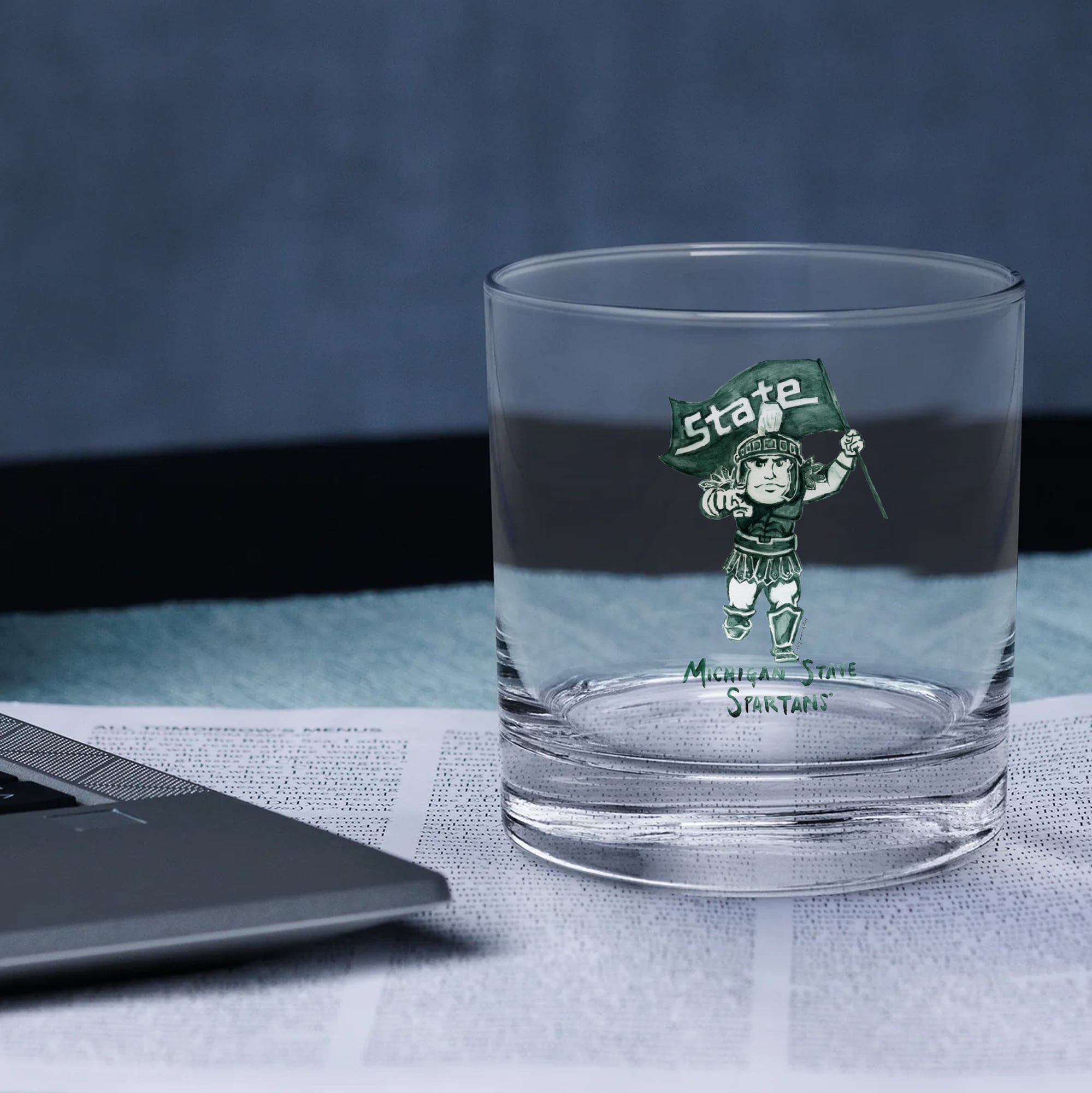 Ensemble de 2 verres à whisky à l'effigie de Laura Wilcox, mascotte des Spartans de l'Université d'État du Michigan, à Indigo Falls