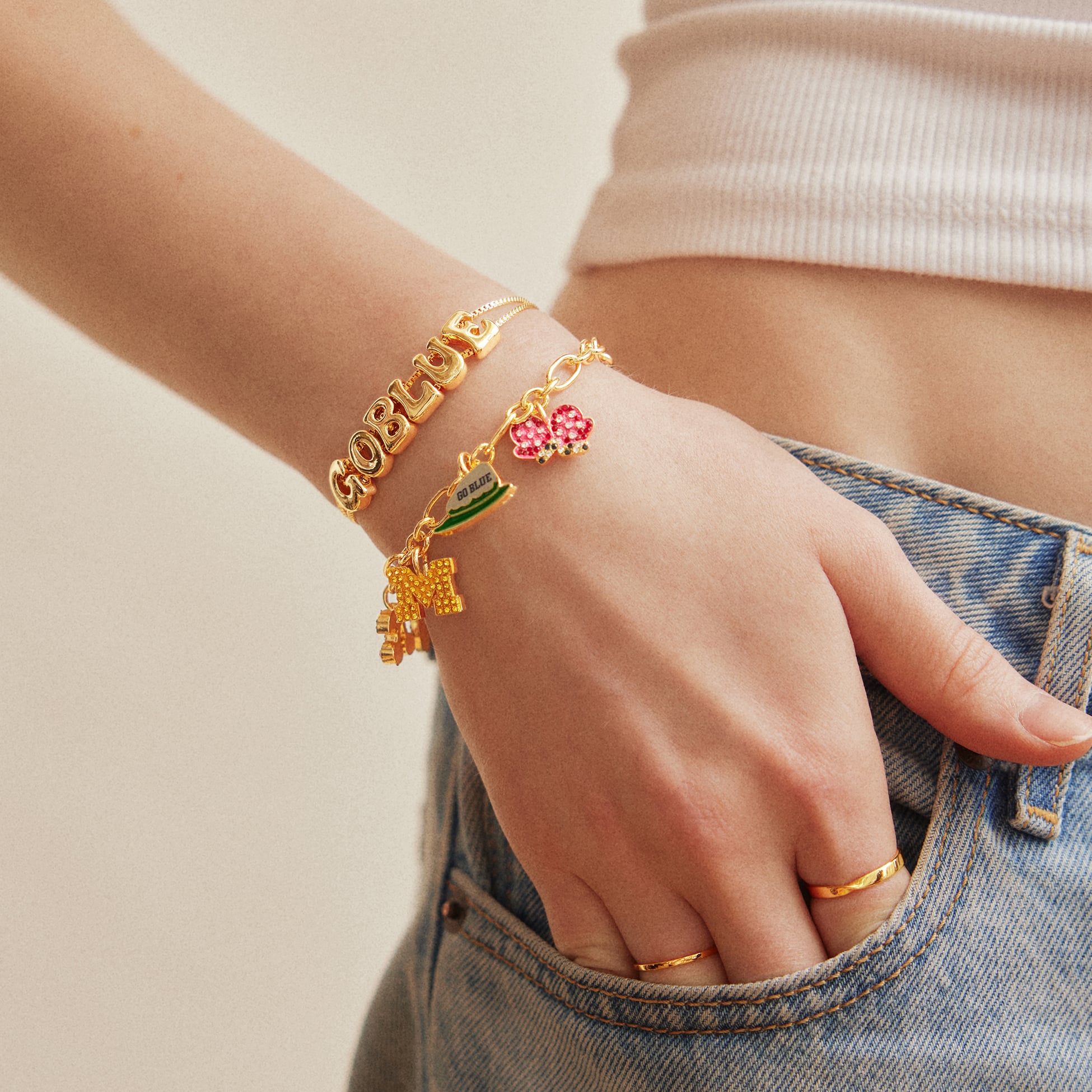 Ensemble de deux bracelets délicats à breloques et slogan BaubleBar Michigan Wolverines