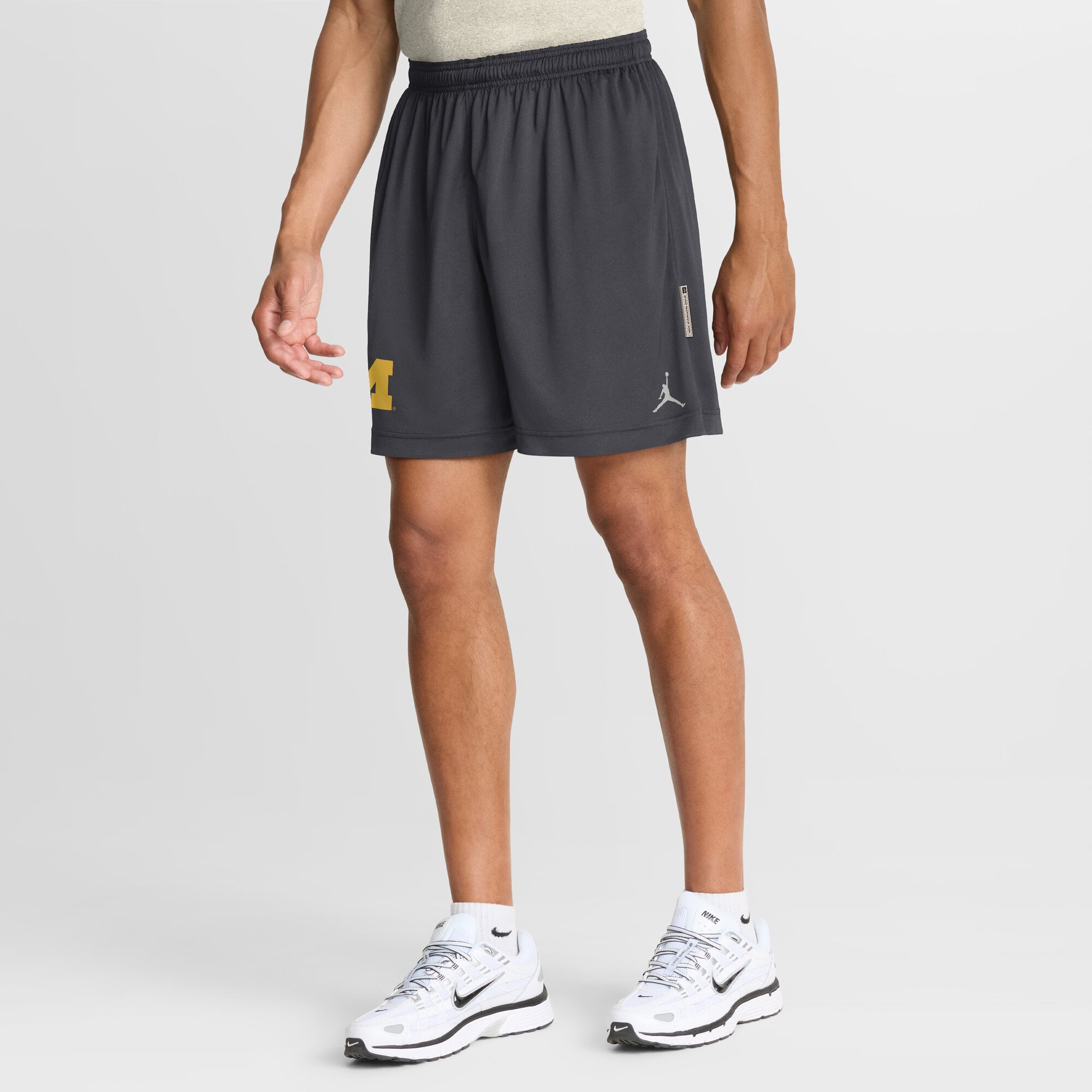 Short réversible Dri-FIT Jordan Brand bleu marine/anthracite Michigan Wolverines Sideline pour homme