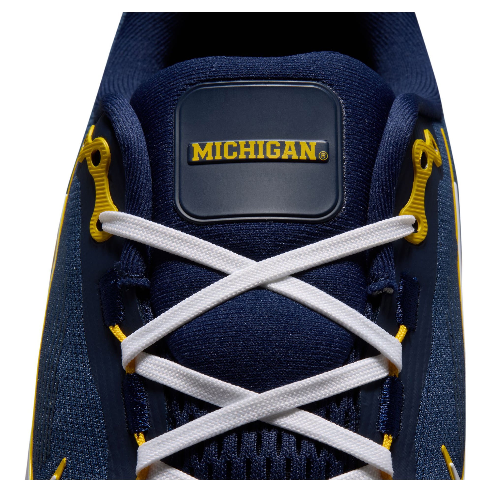 Men's Nike Michigan Wolverines Vomero 18 Running Shoes