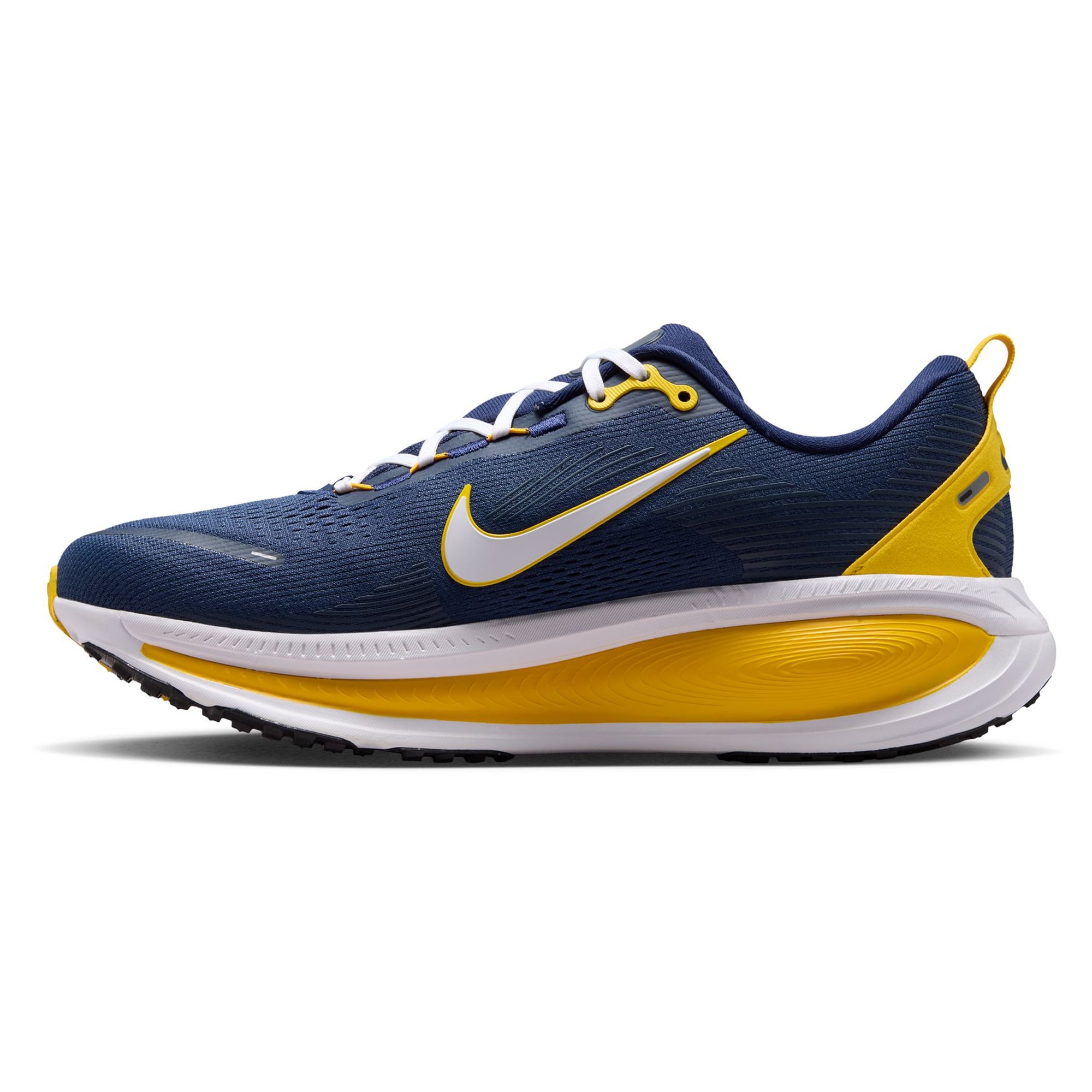Men's Nike Michigan Wolverines Vomero 18 Running Shoes