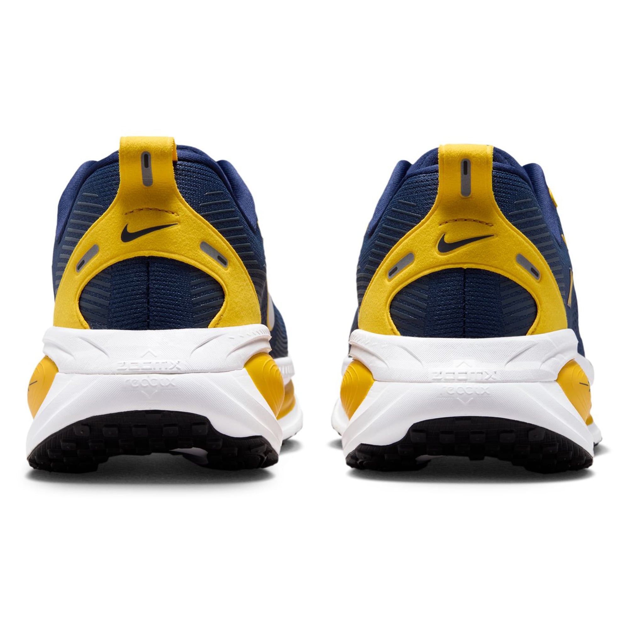 Men's Nike Michigan Wolverines Vomero 18 Running Shoes