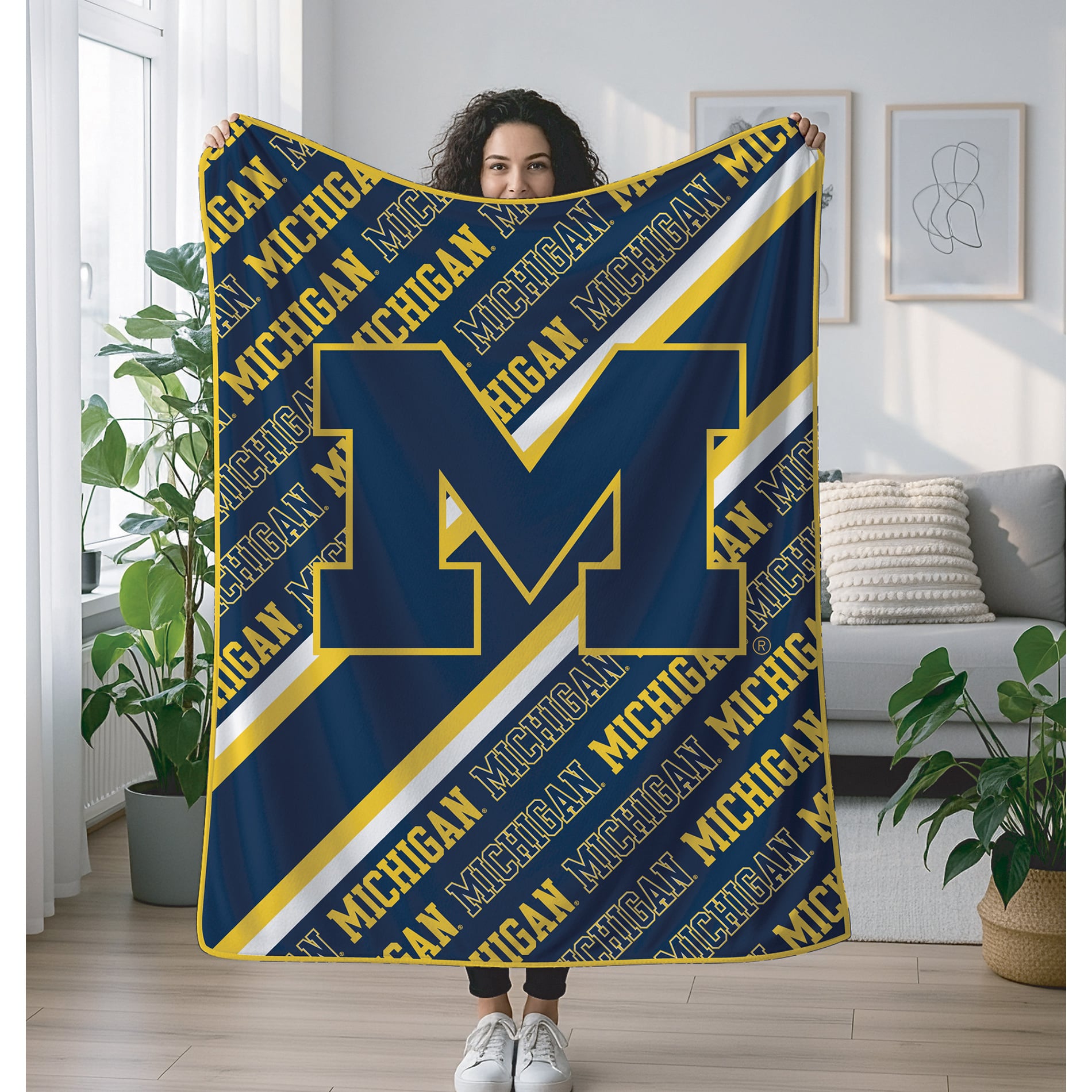 Couverture ultra douce Pegasus Michigan Wolverines 60" x 70" (diagonale) avec logo doublé