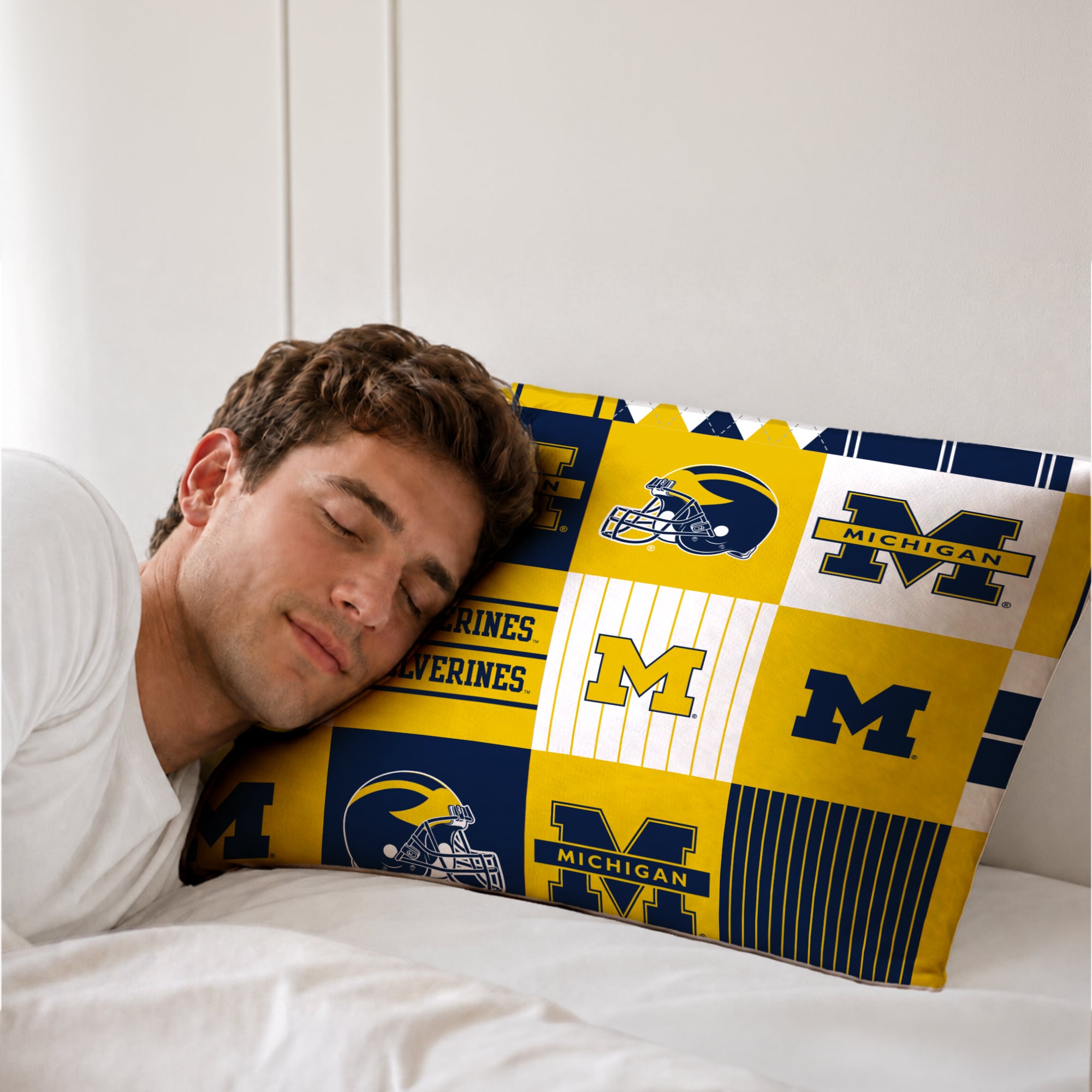 Ensemble de literie trois pièces à carreaux patchwork Pegasus Michigan Wolverines, format grand/queen.