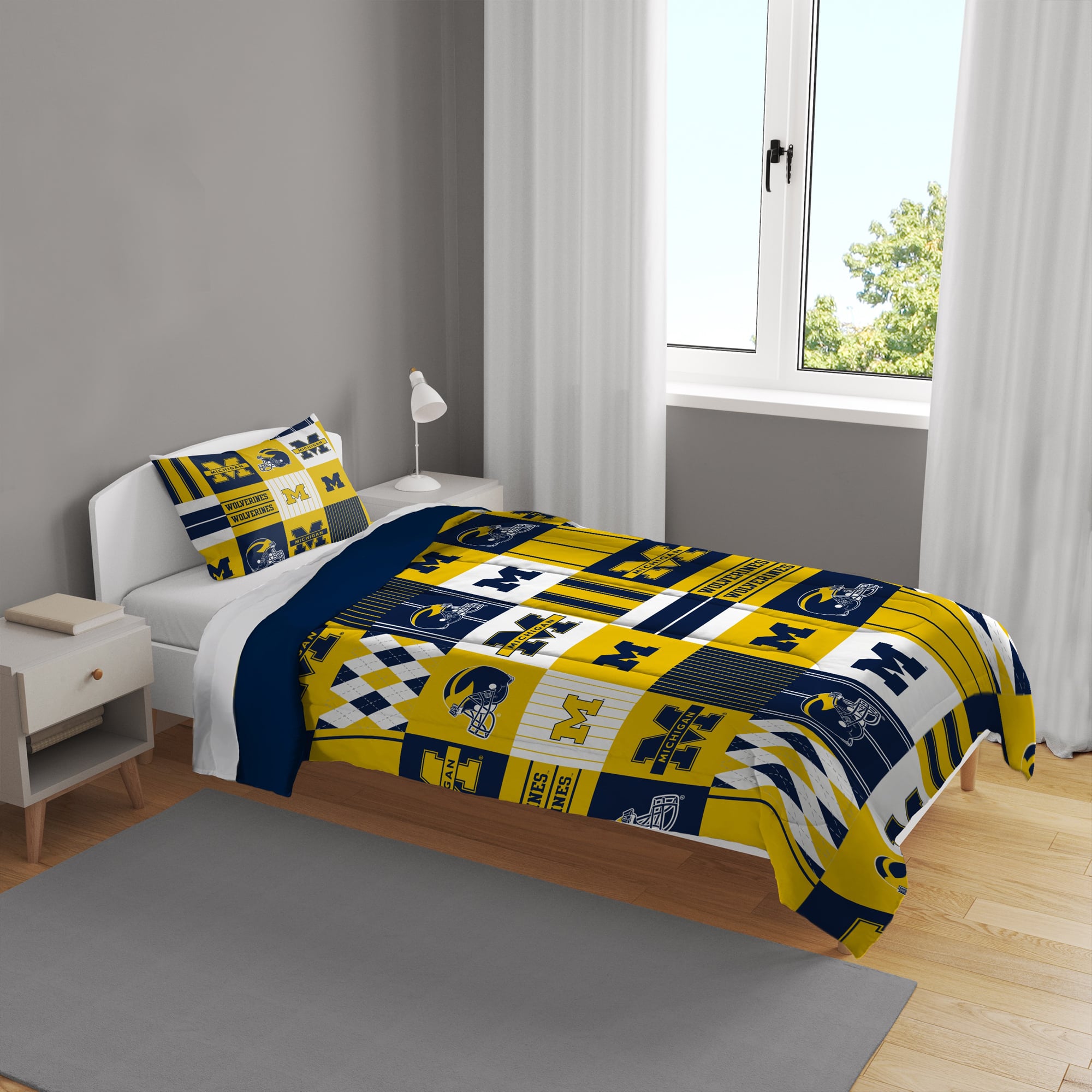Ensemble de literie deux pièces Pegasus Michigan Wolverines à carreaux patchwork, pour lit simple/simple XL.