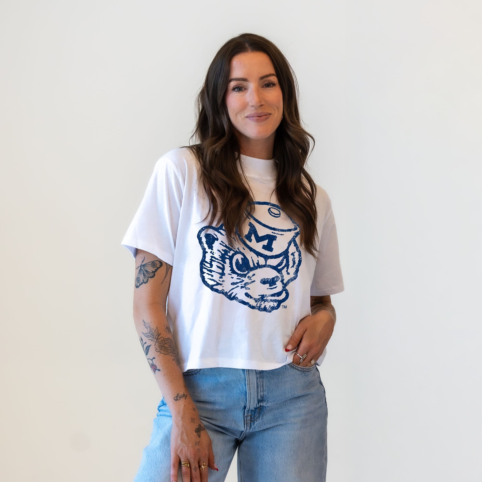 T-shirt blanc à l'effigie de la mascotte des Wolverines du Michigan, idéal pour les journées match.