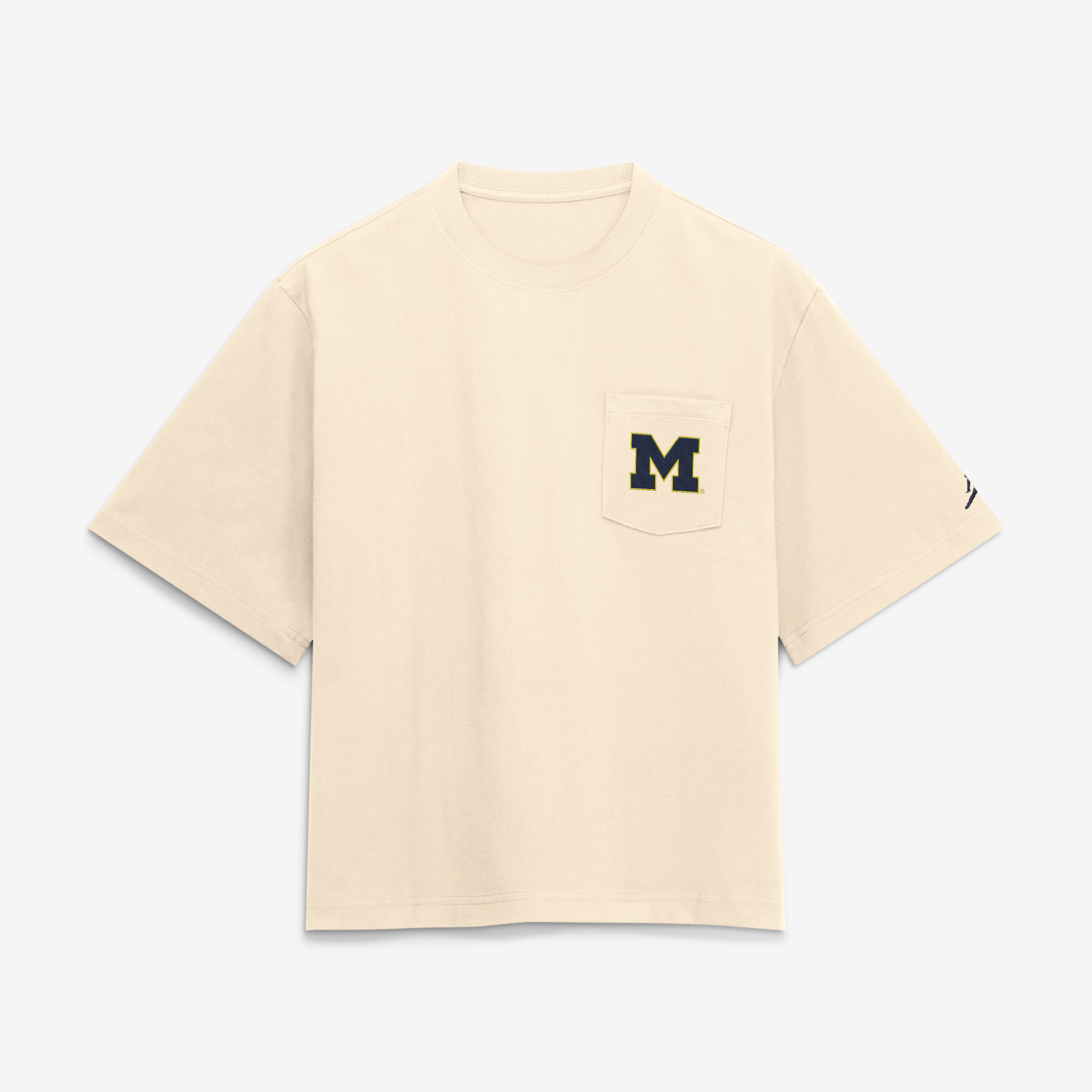 T-shirt Nike Michigan Wolverines pour femme, coupe carrée et naturelle, avec poche